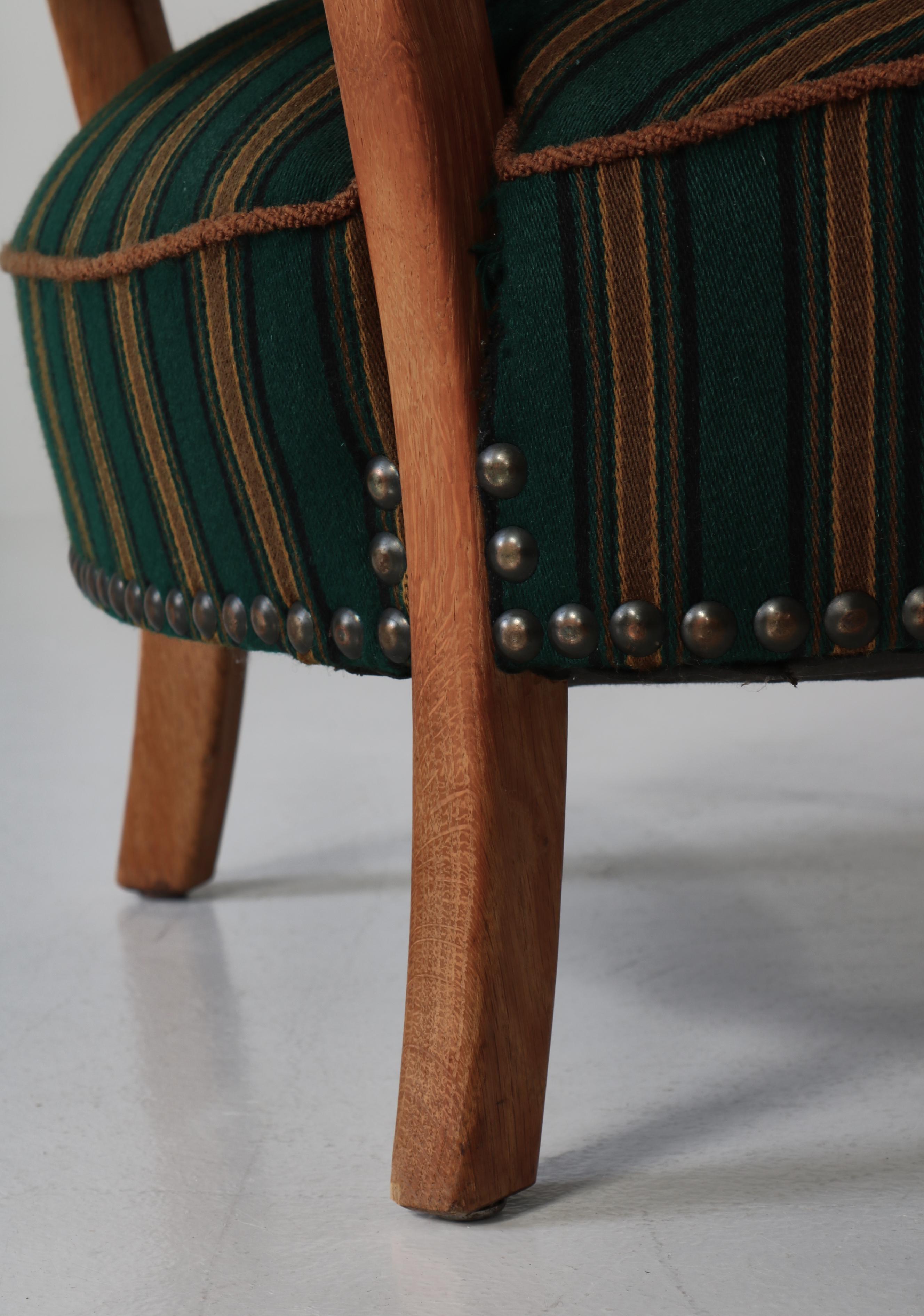 Danish Modern Lounge Chair in Oak & Traditional Danish Olmerdug Wool, 1950s For Sale 10