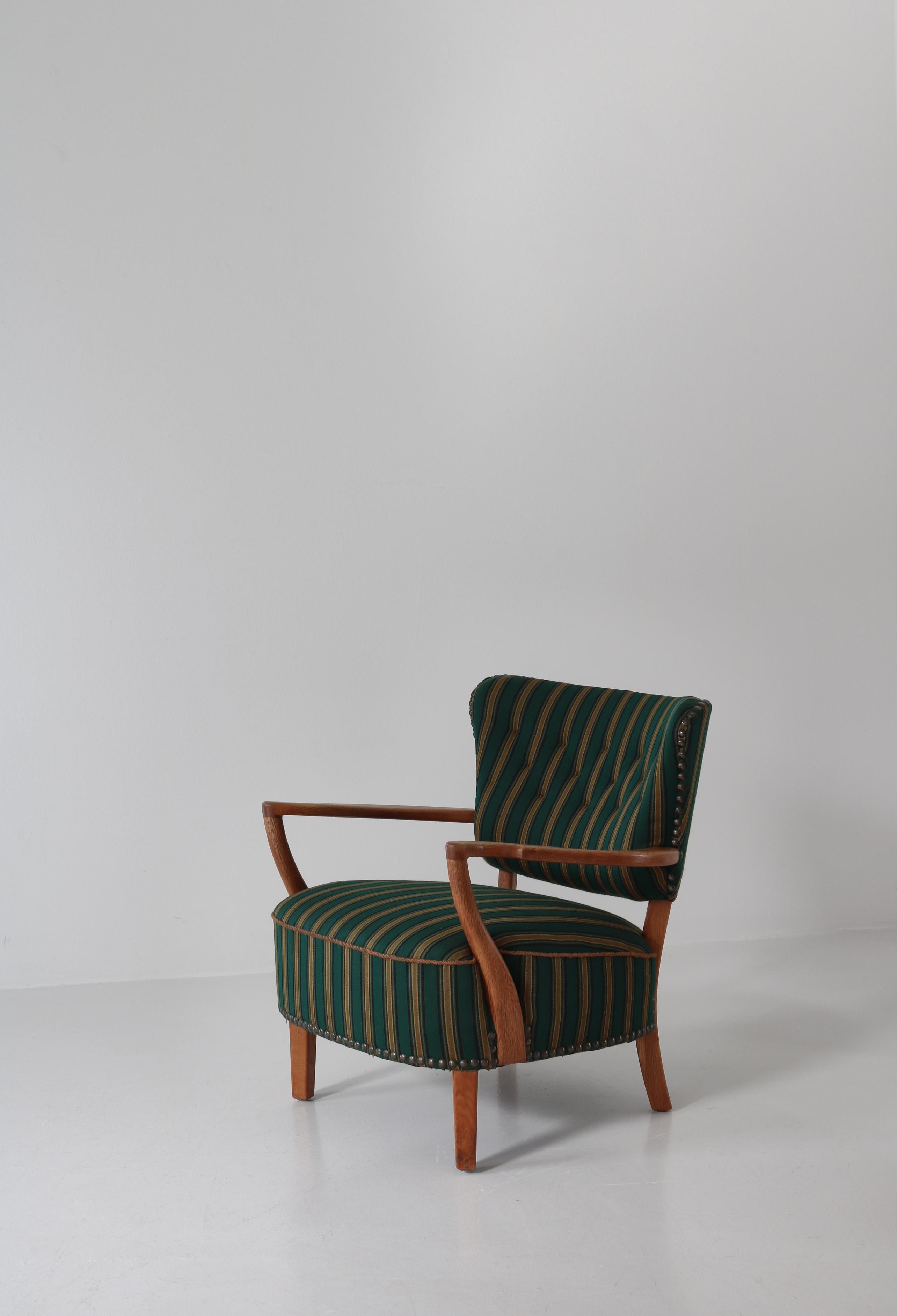 Mid-20th Century Danish Modern Lounge Chair in Oak & Traditional Danish Olmerdug Wool, 1950s For Sale