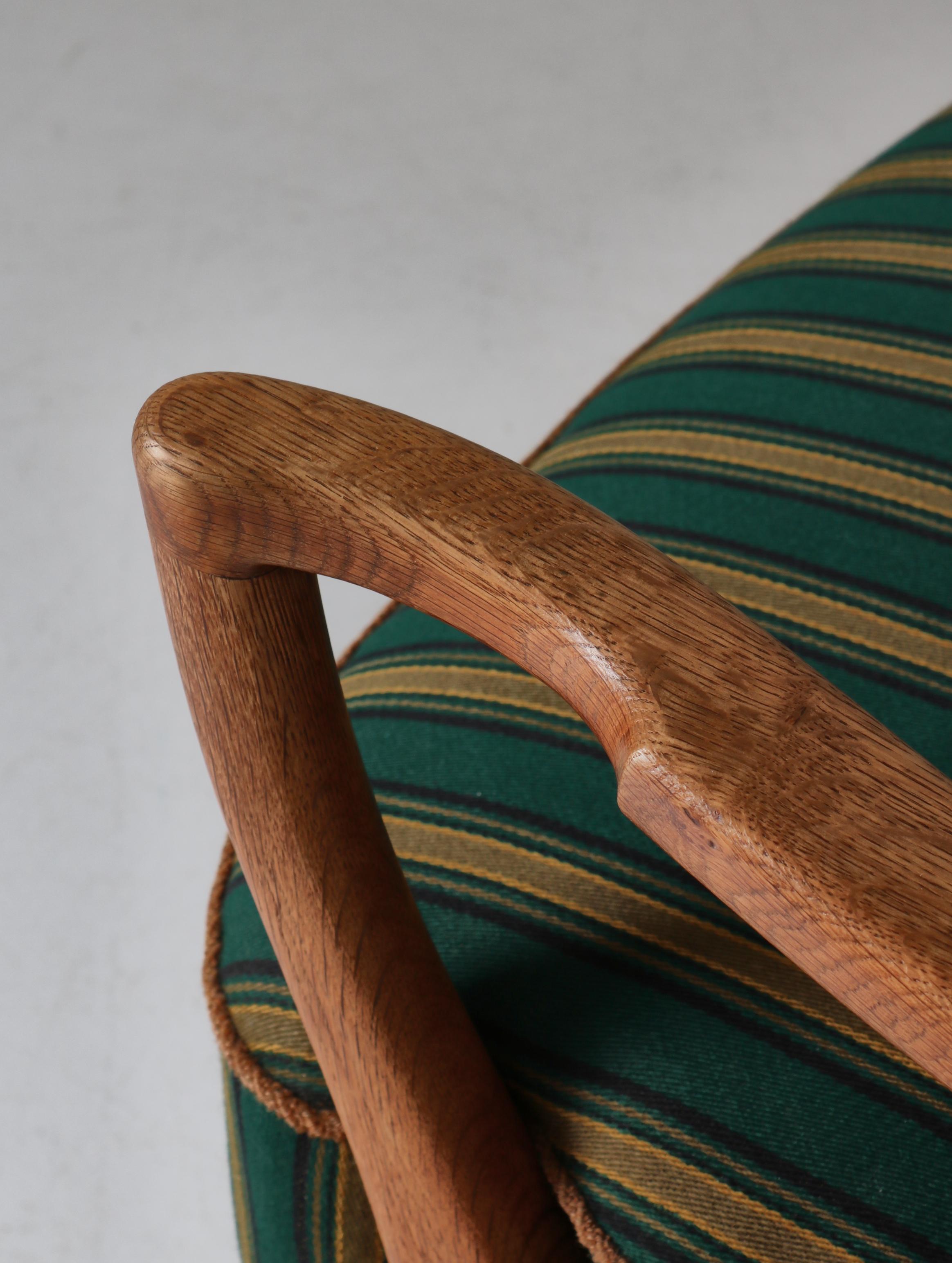 Danish Modern Lounge Chair in Oak & Traditional Danish Olmerdug Wool, 1950s For Sale 4