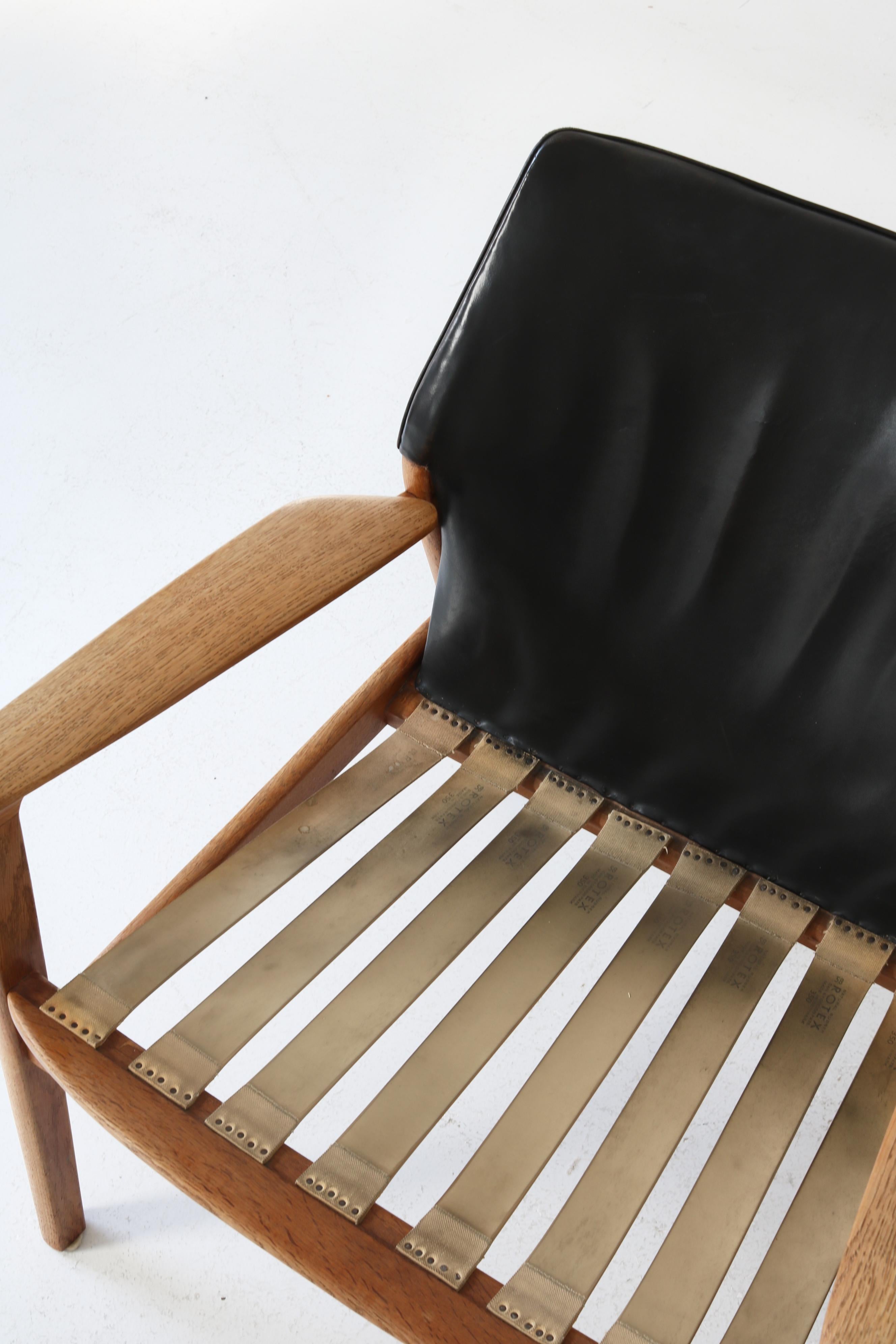 Danish Modern Lounge Chair in Patinated Oak & Black Leather by Hans Olsen, 1950s For Sale 11