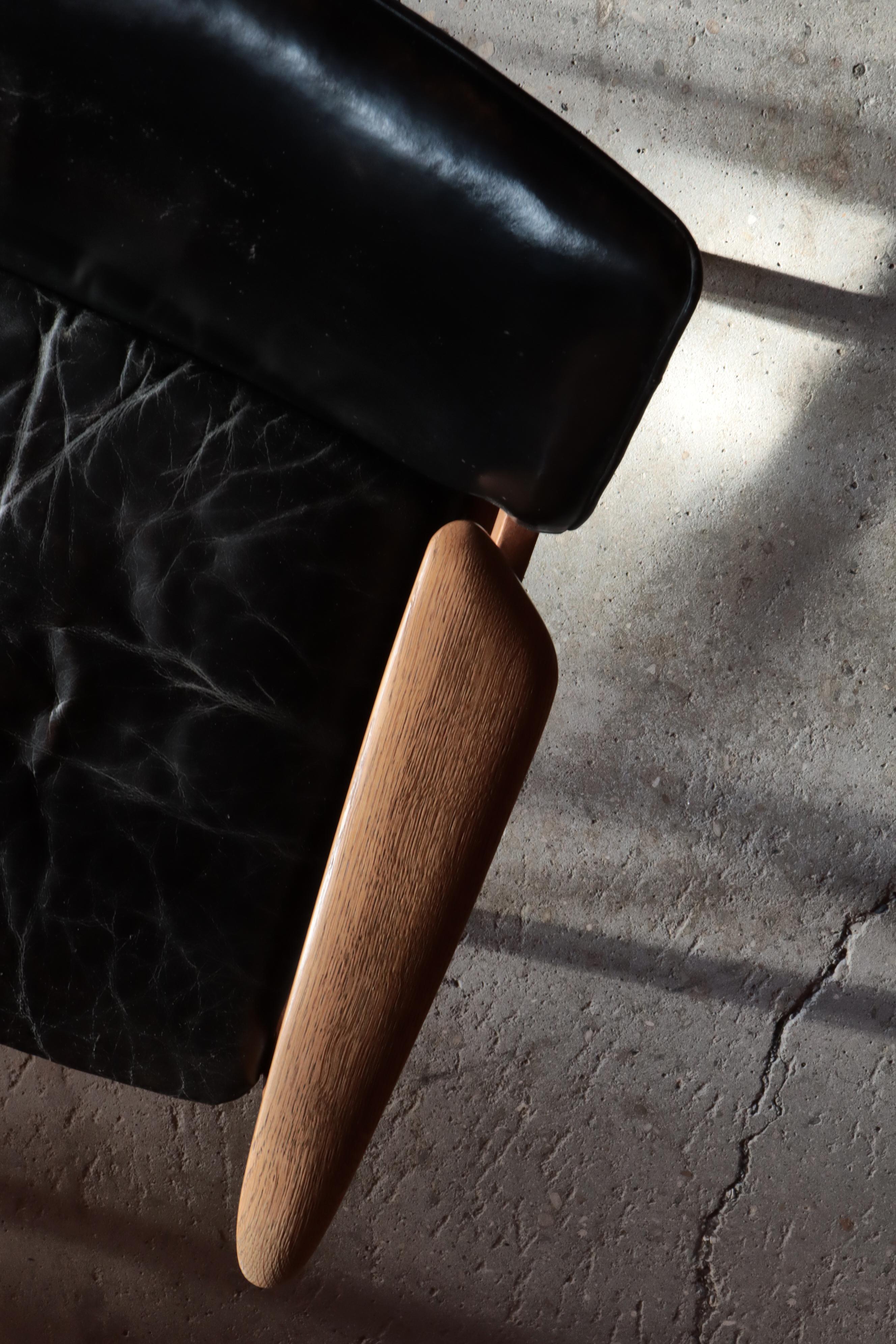 Danish Modern Lounge Chair in Patinated Oak & Black Leather by Hans Olsen, 1950s For Sale 14