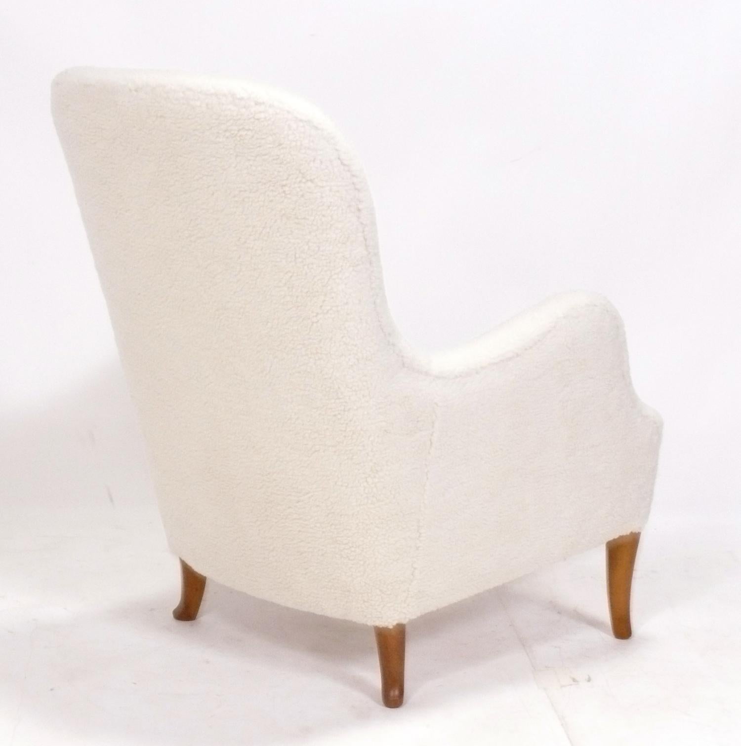 Dänischer moderner Loungesessel, gepolstert mit Schafsfell im Zustand „Gut“ im Angebot in Atlanta, GA