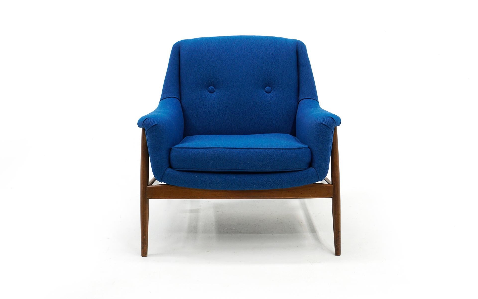 Danish modern lounge chair in the style of Folke Ohlsson. Expertly reupholstered in a blue Maharam wool blend fabric. The frame is original with few signs of wear. Very comfortable.