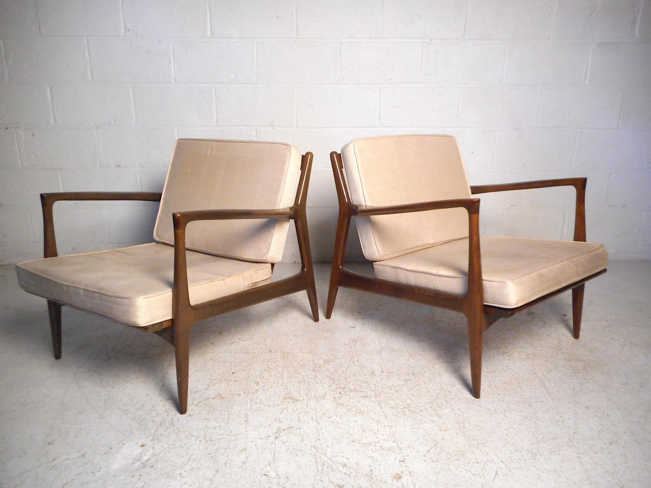 Danish Modern Lounge Chairs and Ottoman by Kofod-Larsen In Good Condition In Brooklyn, NY