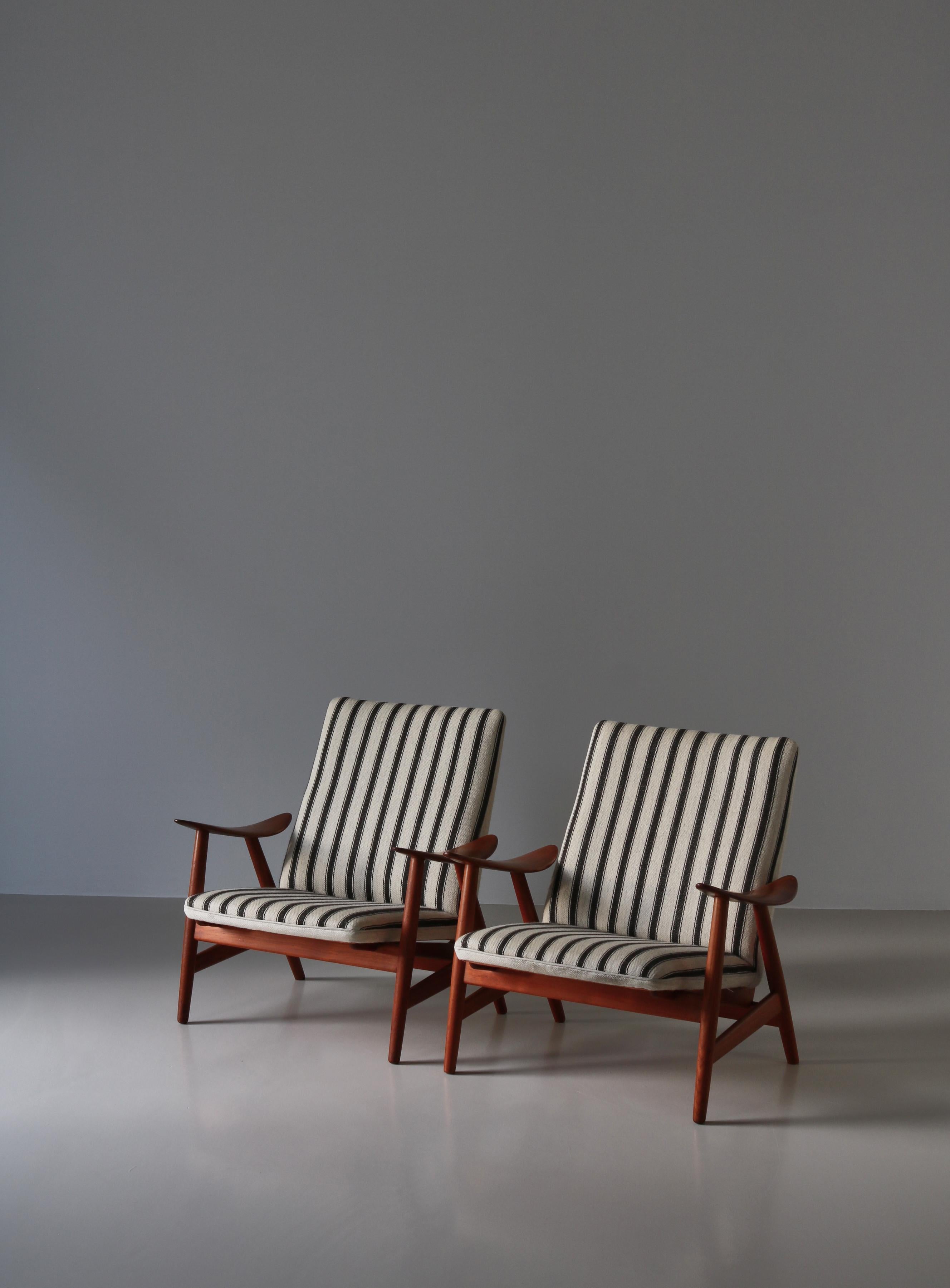 Danish Modern Lounge Chairs by Illum Wikkelsø made at Søren Willadsen, 1950s For Sale 4