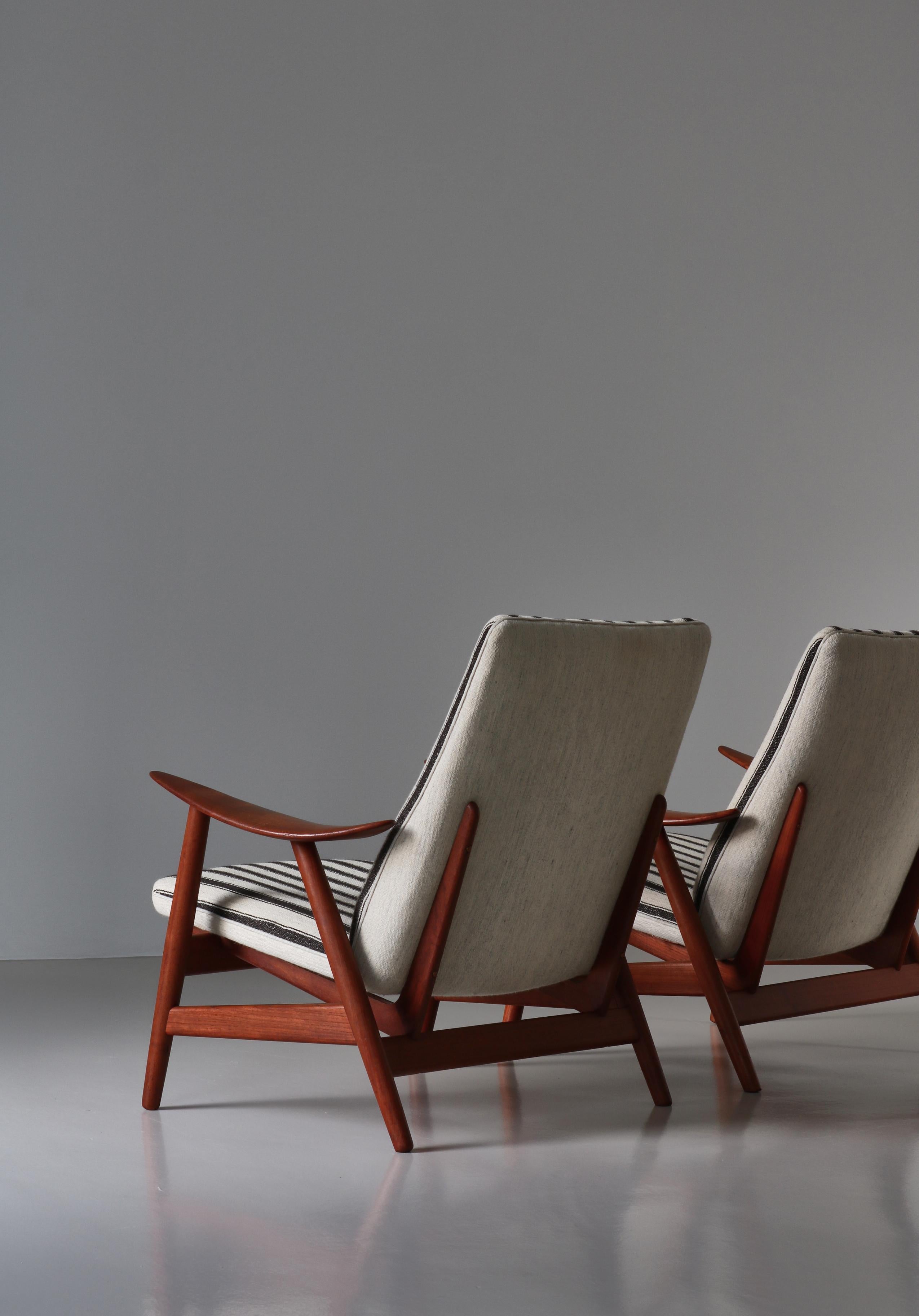 Danish Modern Lounge Chairs by Illum Wikkelsø made at Søren Willadsen, 1950s For Sale 5