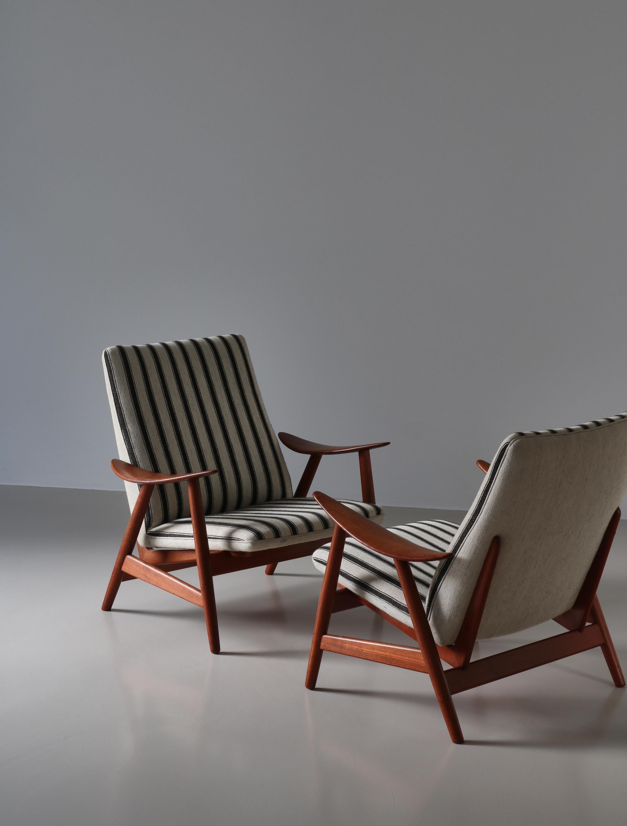 Danish Modern Lounge Chairs by Illum Wikkelsø made at Søren Willadsen, 1950s For Sale 6