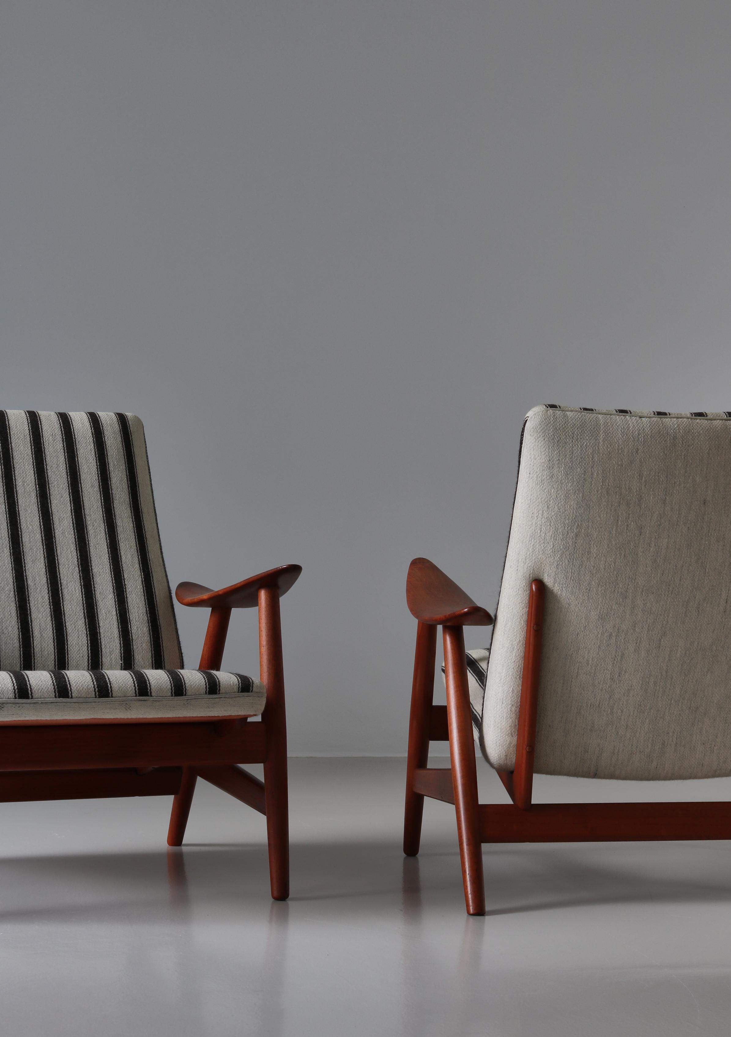 Danish Modern Lounge Chairs by Illum Wikkelsø made at Søren Willadsen, 1950s For Sale 8