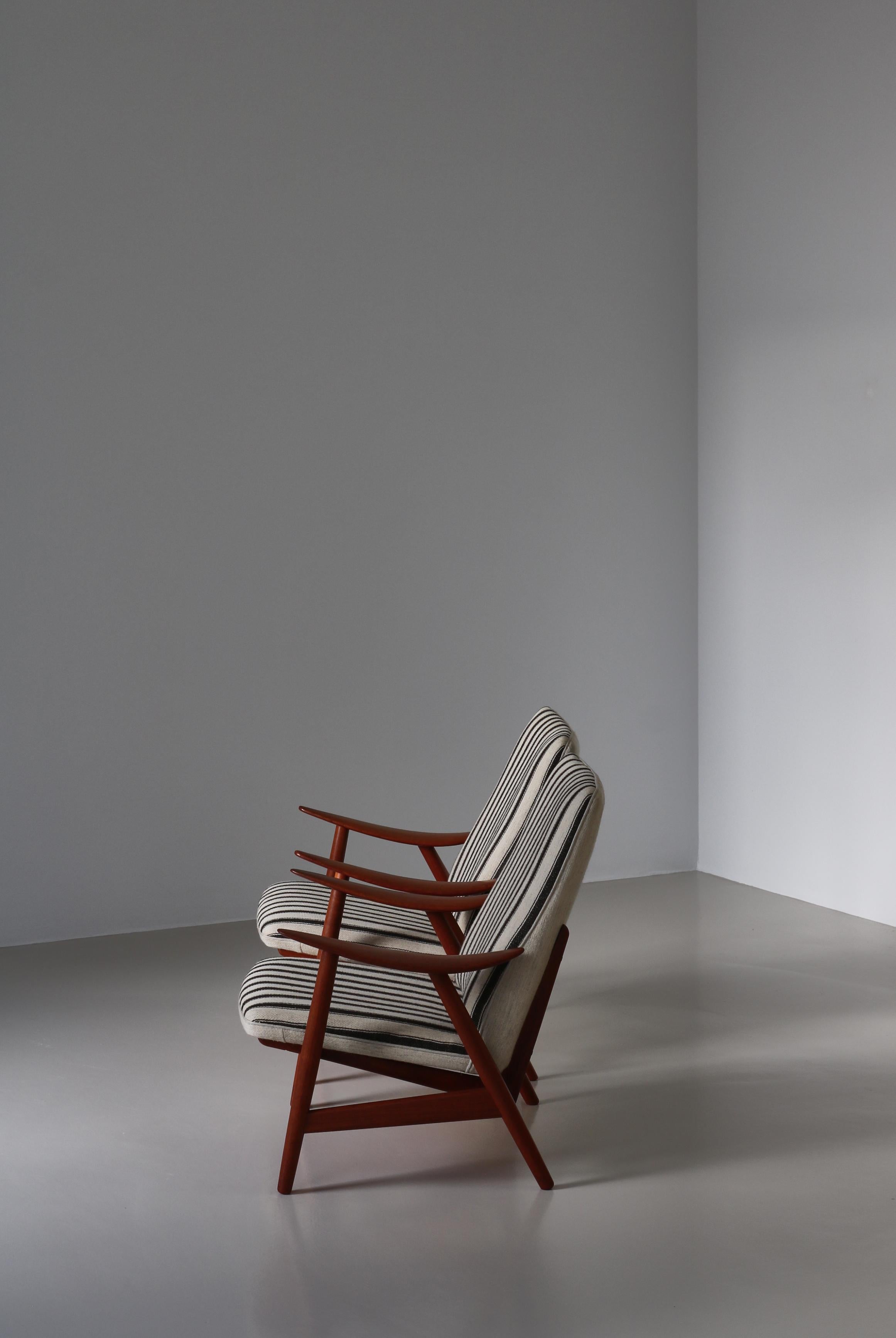 Danish Modern Lounge Chairs by Illum Wikkelsø made at Søren Willadsen, 1950s For Sale 11