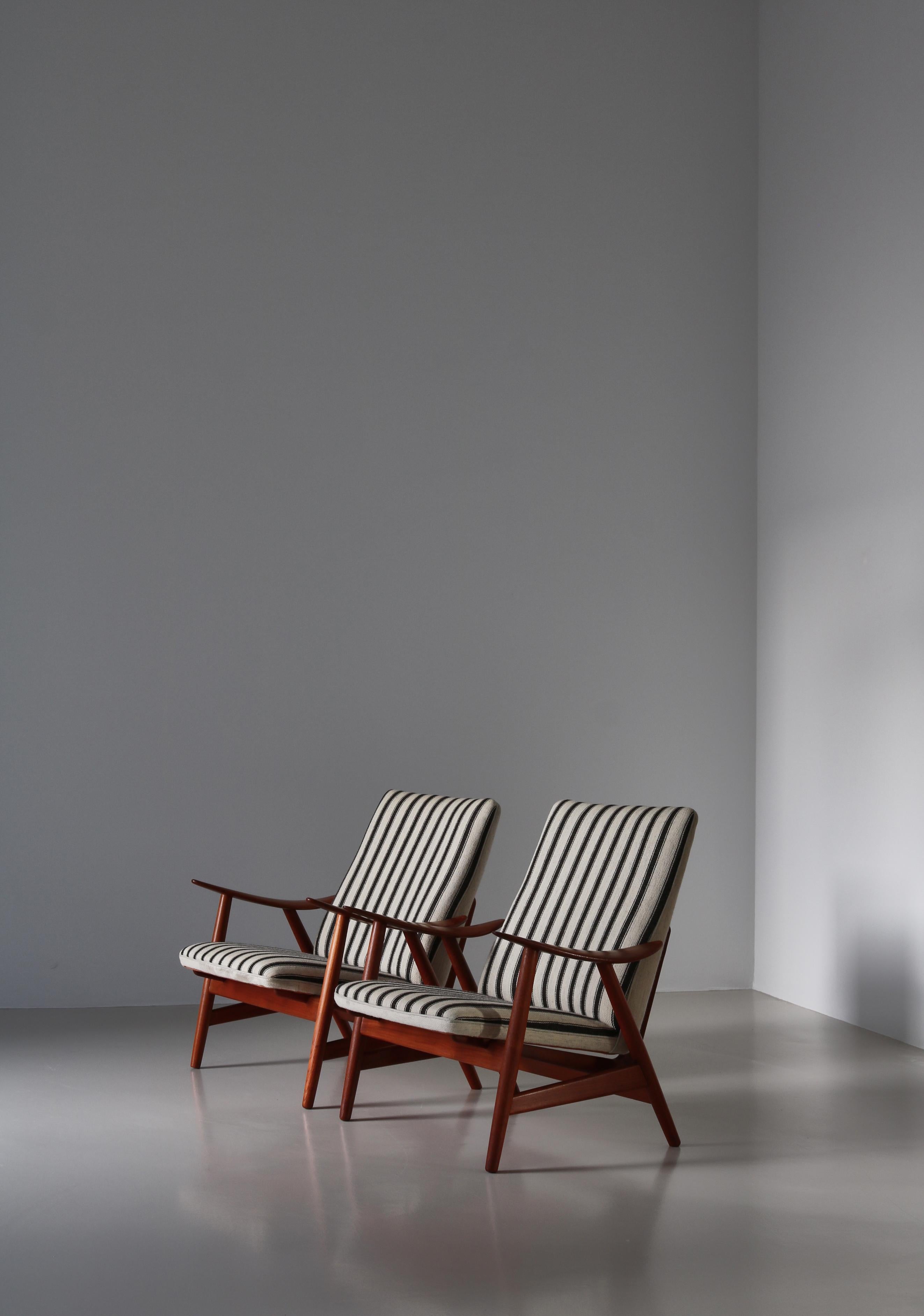 Scandinavian Modern Danish Modern Lounge Chairs by Illum Wikkelsø made at Søren Willadsen, 1950s For Sale