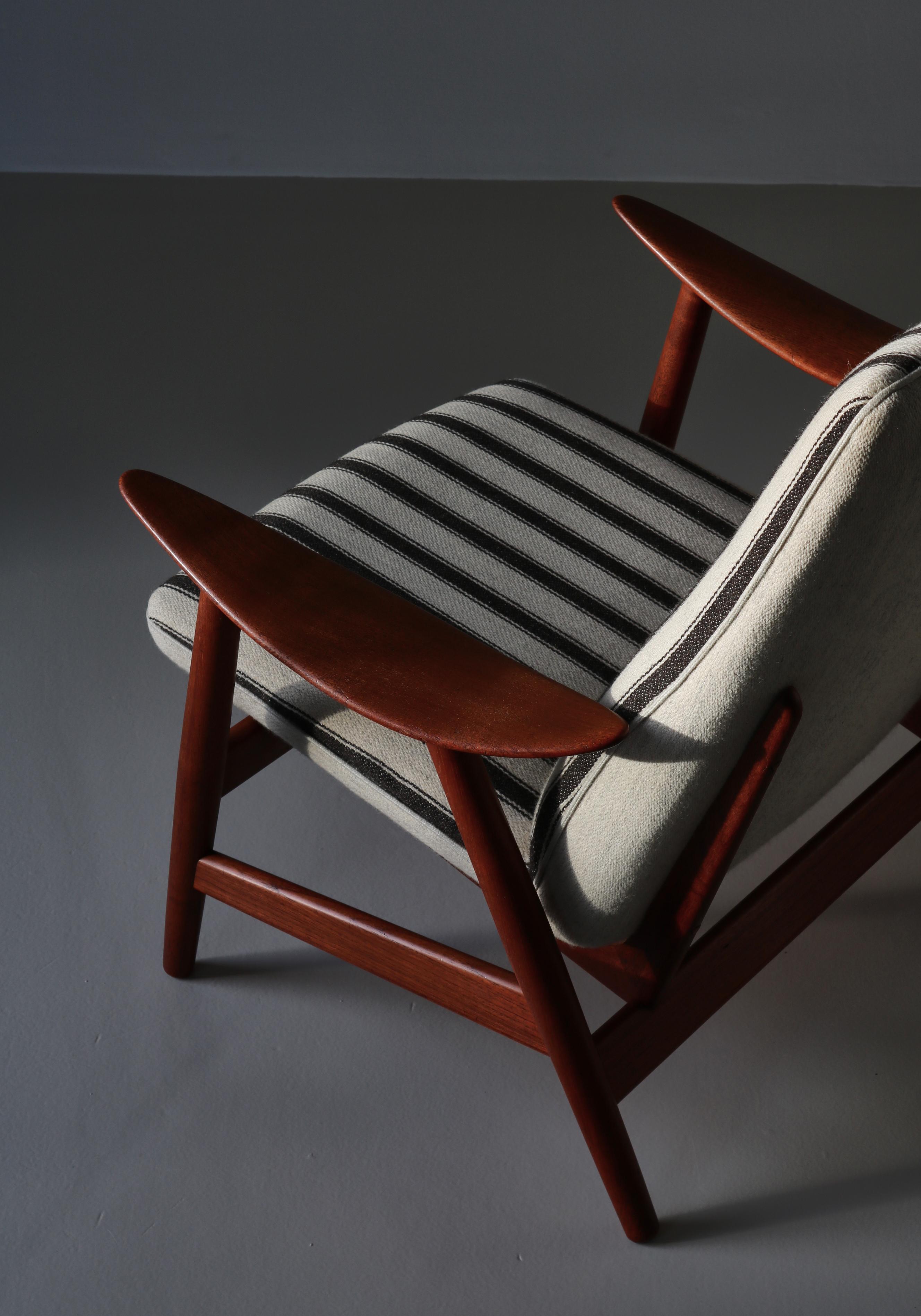 Mid-20th Century Danish Modern Lounge Chairs by Illum Wikkelsø made at Søren Willadsen, 1950s For Sale