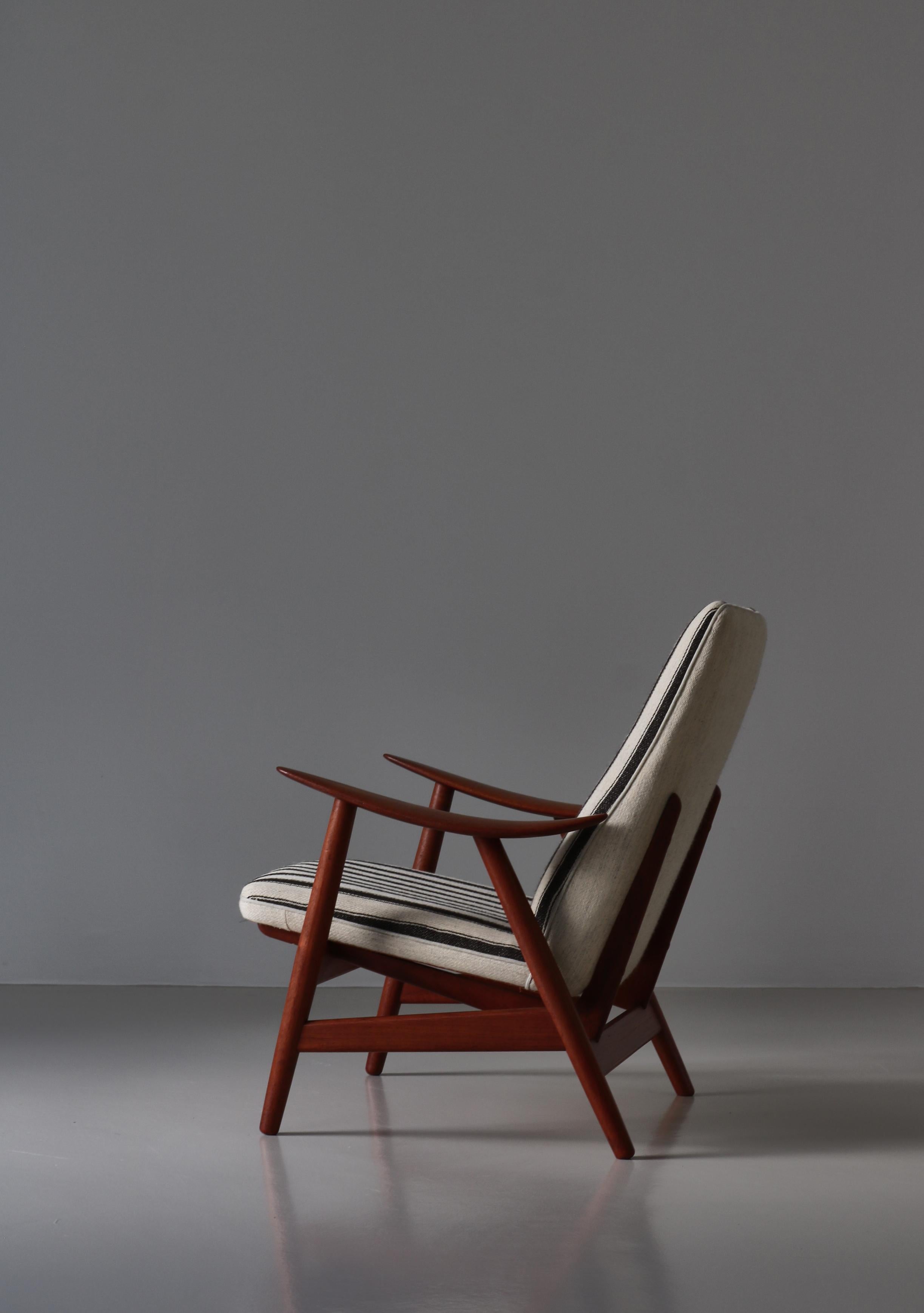 Danish Modern Lounge Chairs by Illum Wikkelsø made at Søren Willadsen, 1950s For Sale 2