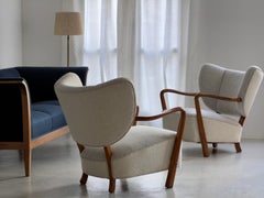 Paire de fauteuils de salon Viggo Boesen retapissés en laine tissée à la main. Danemark 1930