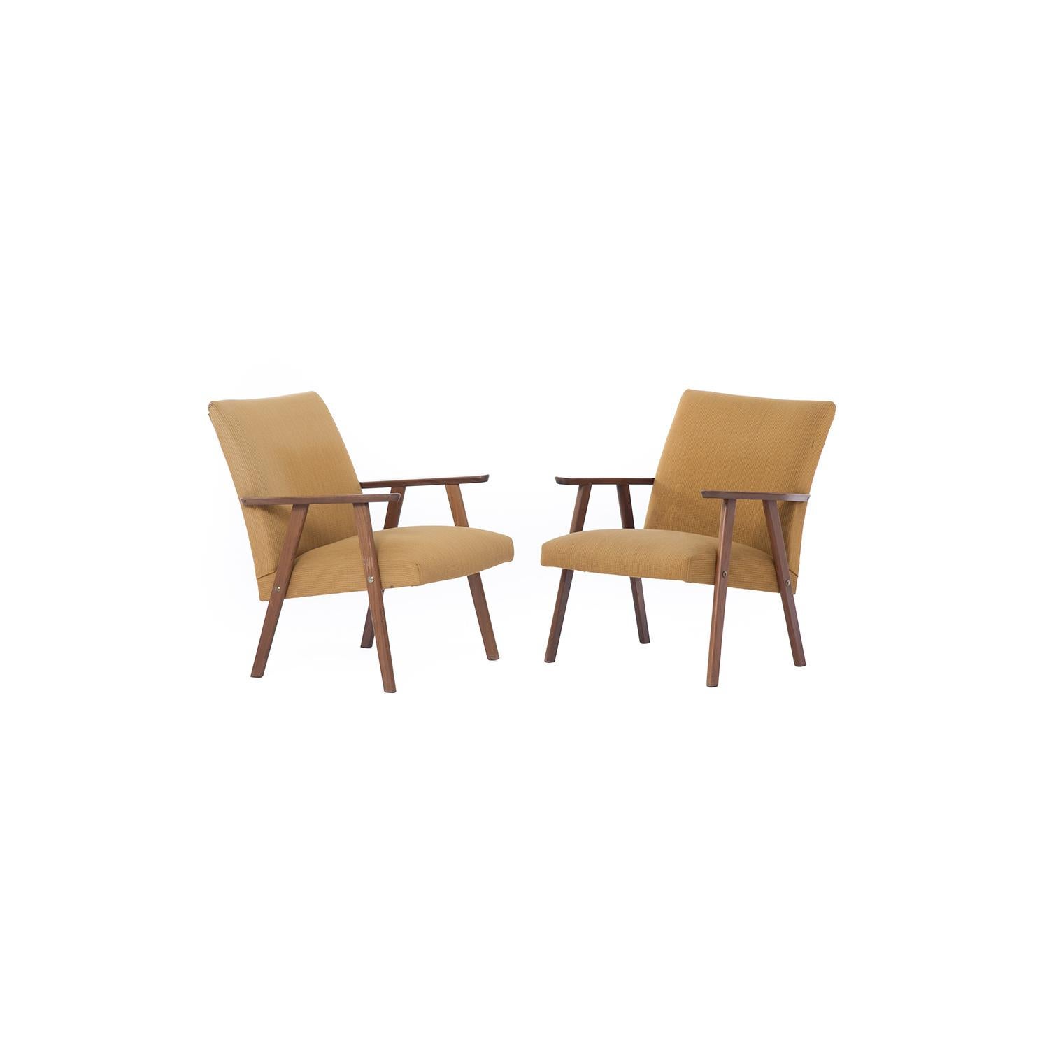 These teak lounge chairs feature a minimal frame, exposed hardware, and a fully upholstered seat/back. Original wool upholstery in very good condition.