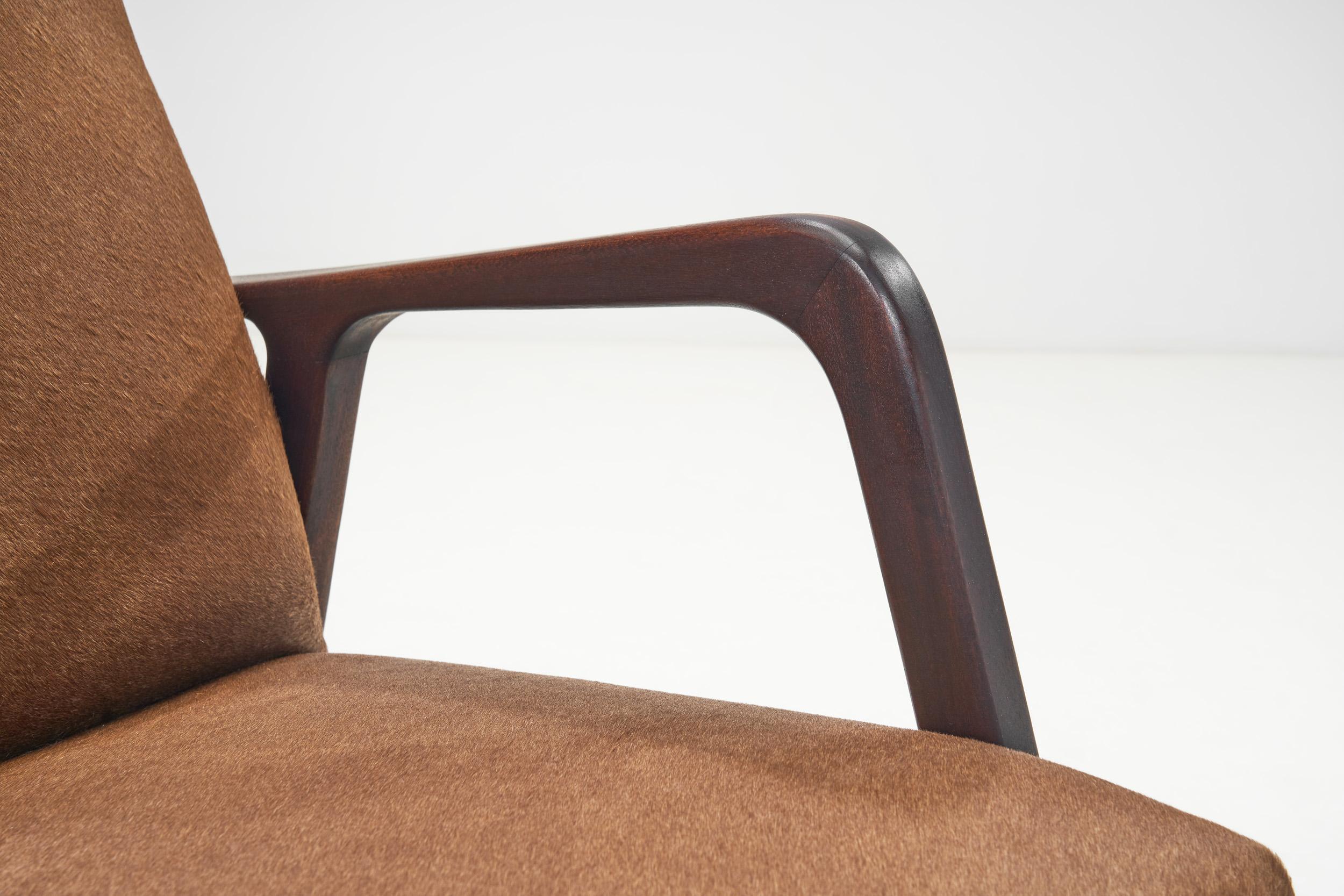 Danish Modern Lounge Chairs in Brown Cowhide, Denmark 1960s For Sale 5