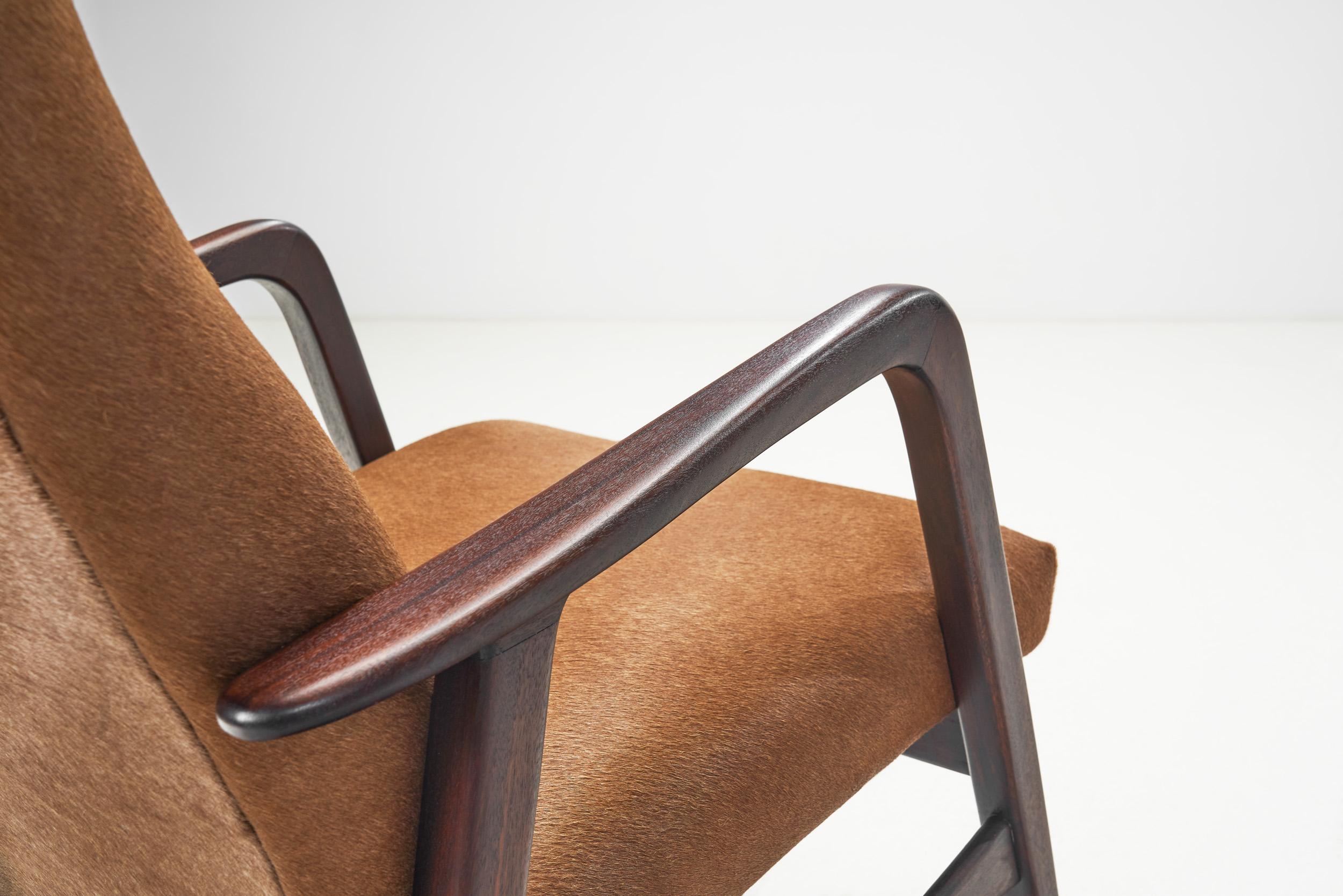Danish Modern Lounge Chairs in Brown Cowhide, Denmark 1960s For Sale 6