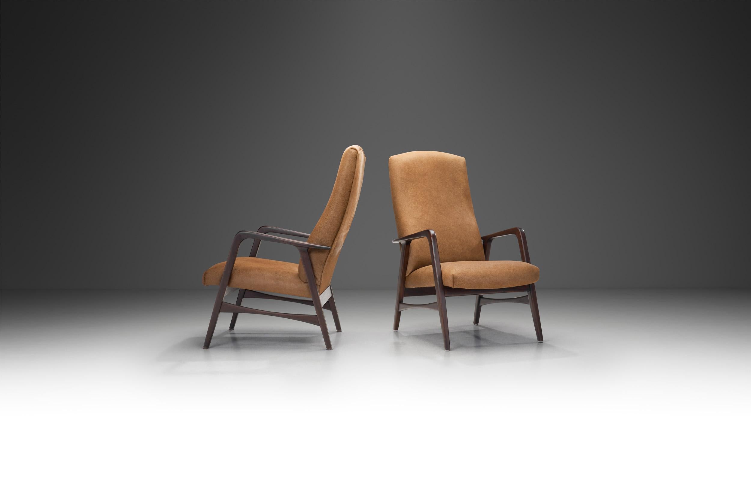 Mid-20th Century Danish Modern Lounge Chairs in Brown Cowhide, Denmark 1960s For Sale