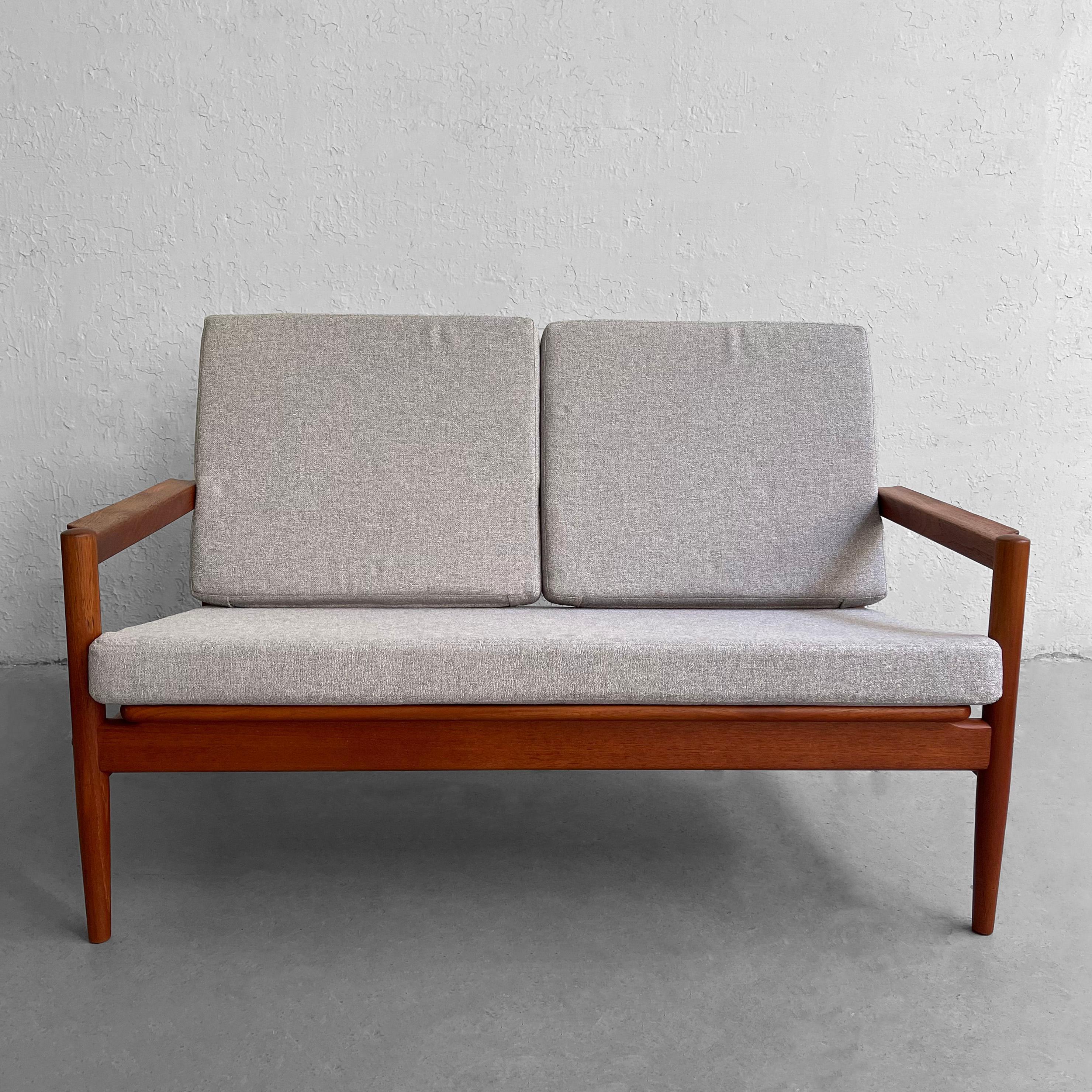 Danish Modern Loveseat Sette by Borge Jensen In Good Condition In Brooklyn, NY