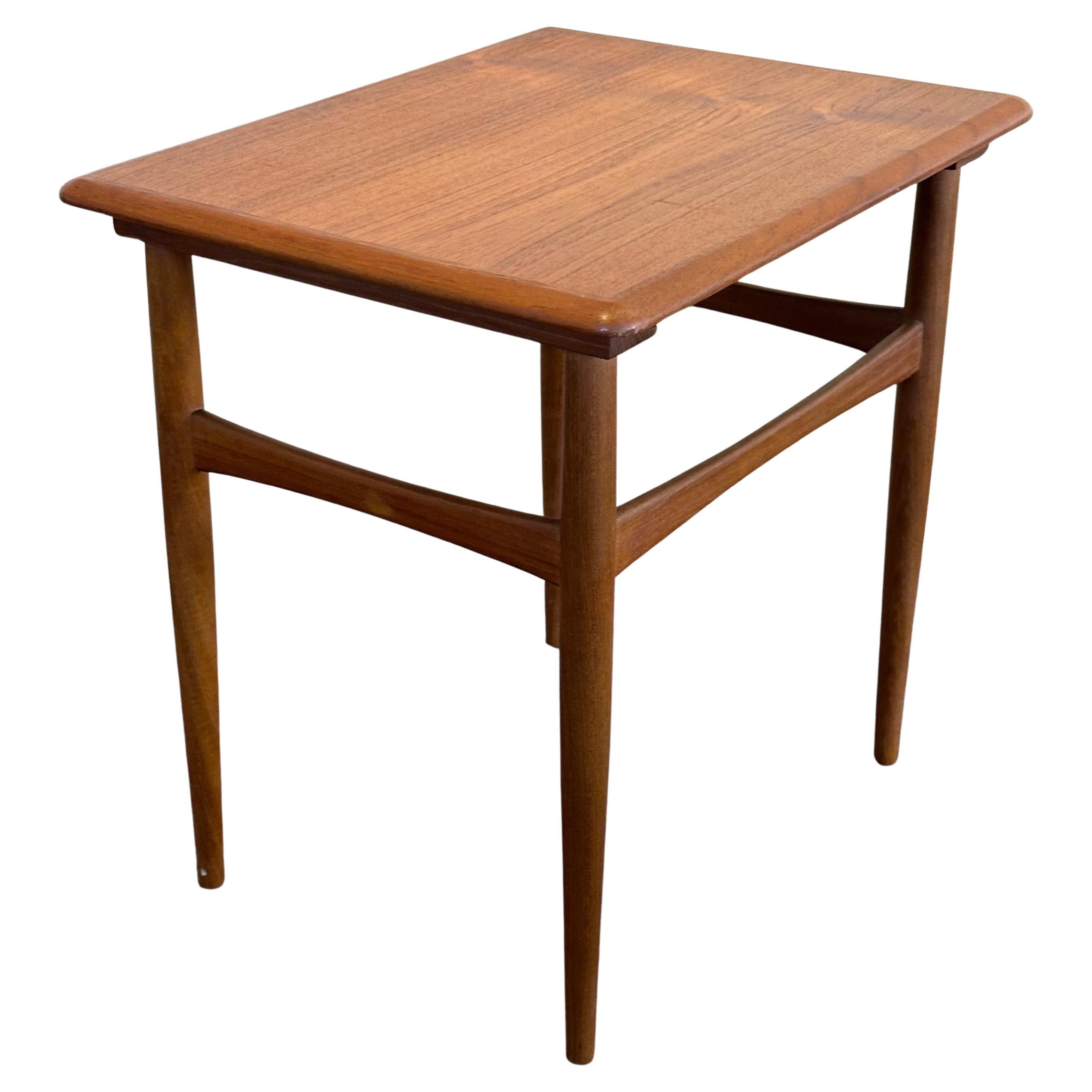 Table d'appoint danoise moderne à profil bas de Hans Olsen pour Finn Lindebo Hansen en vente 4