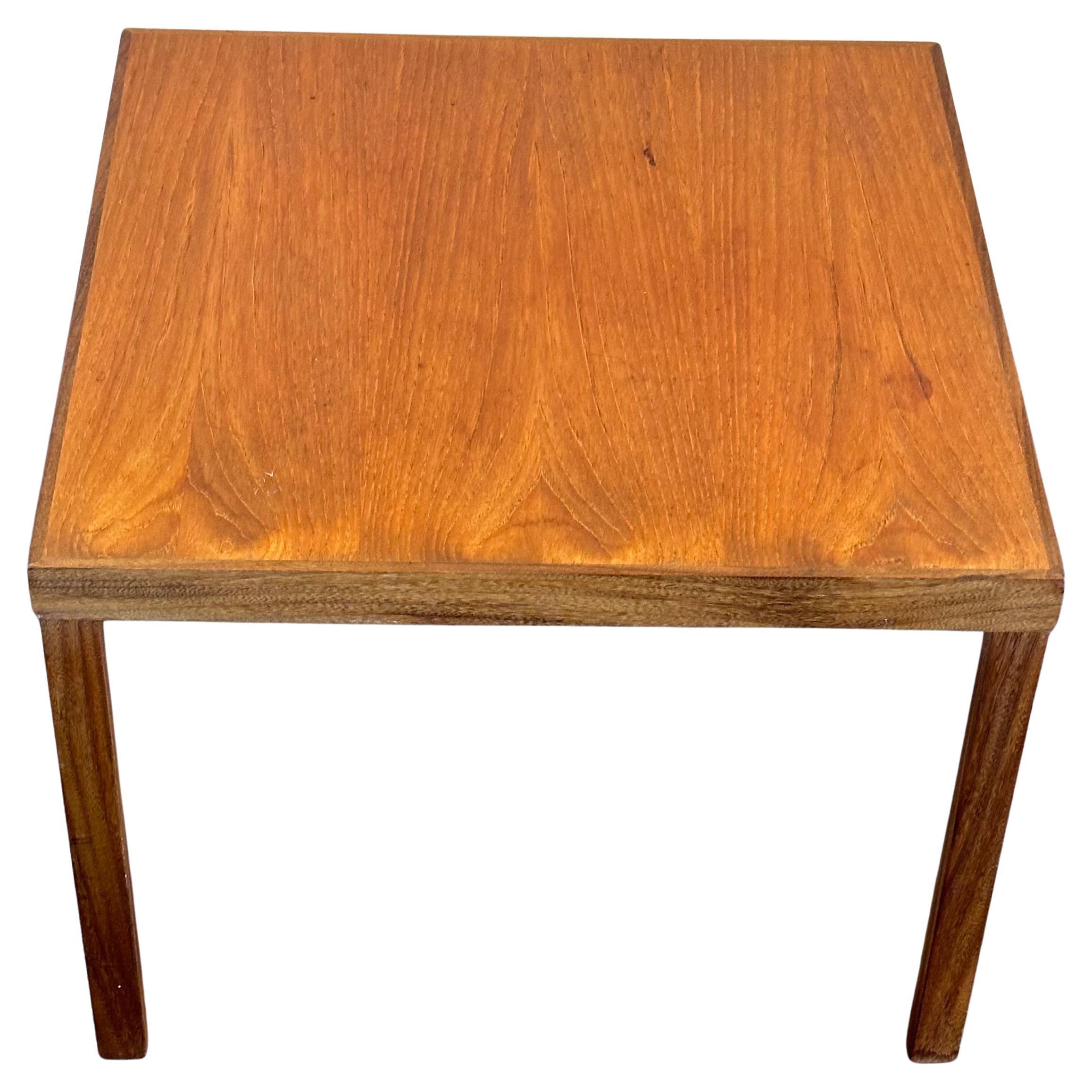 Sleek Danish modern low profile side table by Hans Olsen for Finn Lindebo Hansen, circa 1960s. The tab;le is in very good vintage condition and measures 19.75