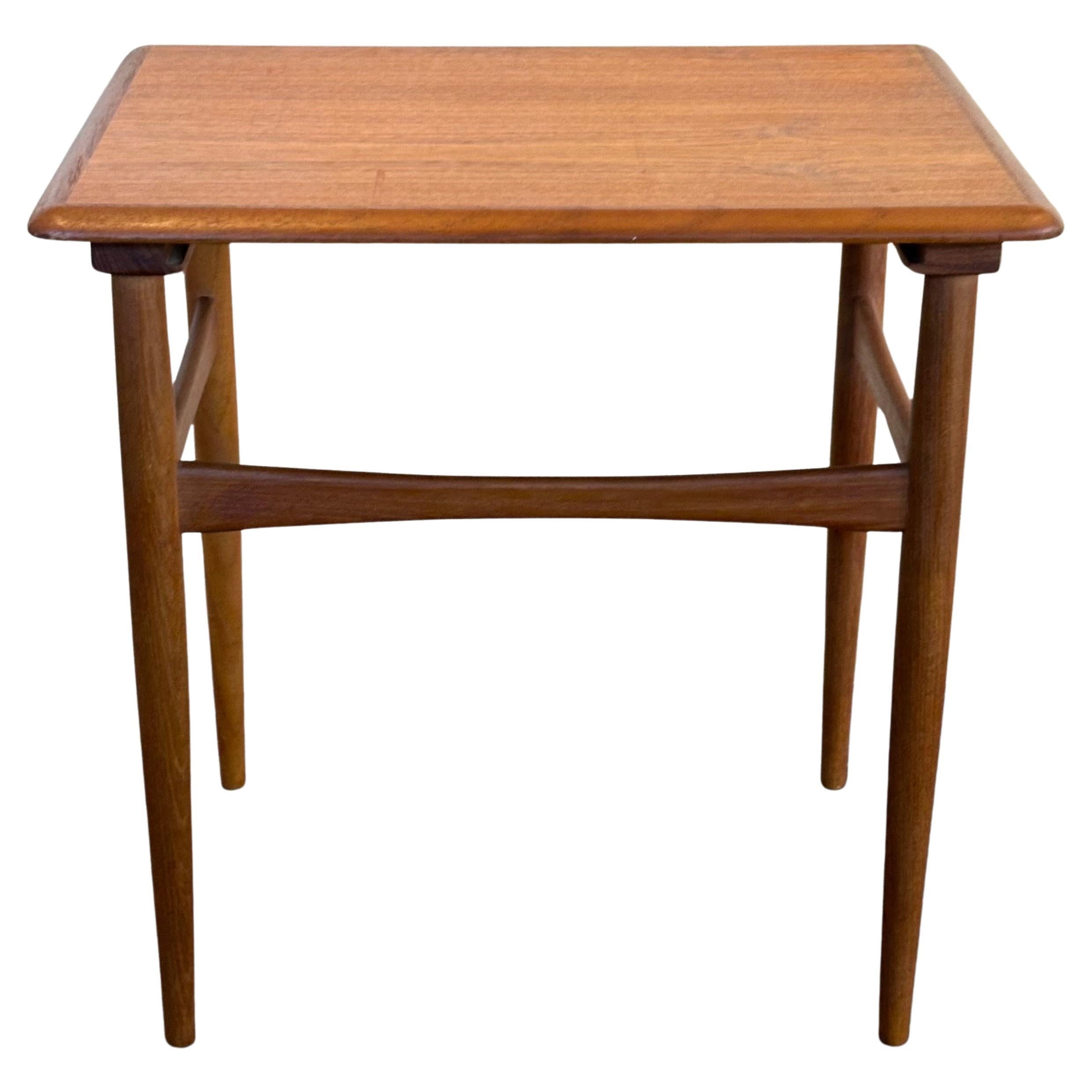 Mid-Century Modern Table d'appoint danoise moderne à profil bas de Hans Olsen pour Finn Lindebo Hansen en vente
