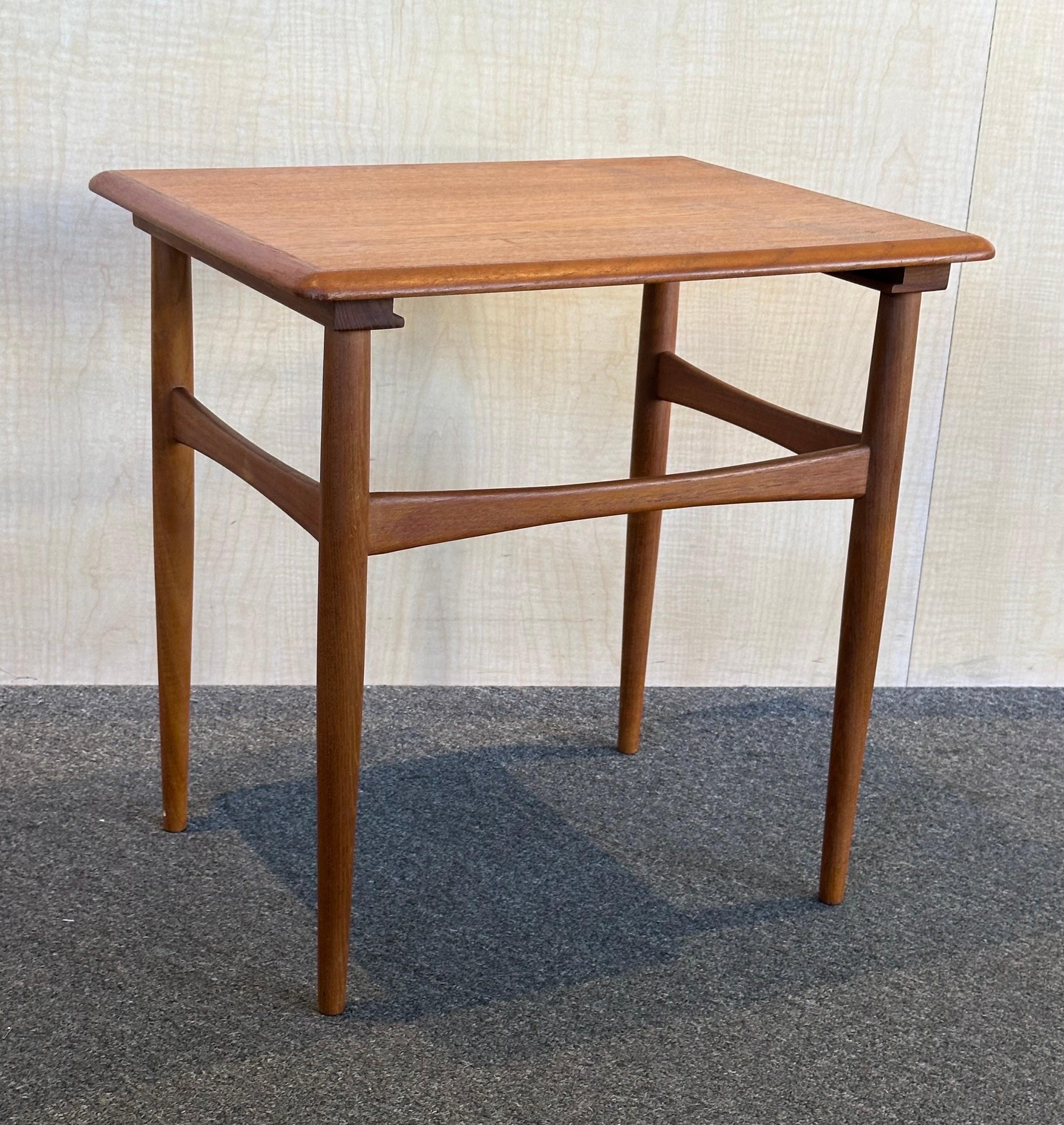 Table d'appoint danoise moderne à profil bas de Hans Olsen pour Finn Lindebo Hansen Bon état - En vente à San Diego, CA