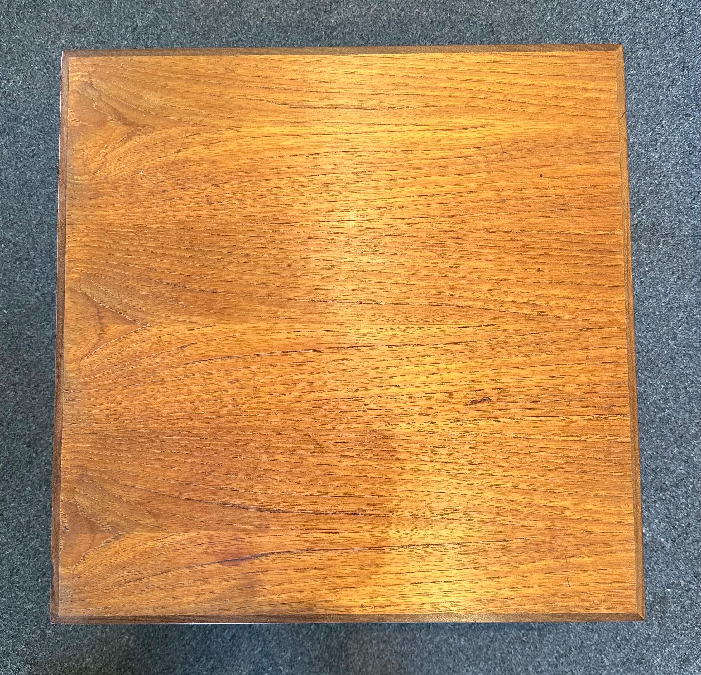 Danish Modern Low Profile Side Table by Hans Olsen for Finn Lindebo Hansen For Sale 1