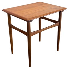 Table d'appoint danoise moderne à profil bas de Hans Olsen pour Finn Lindebo Hansen