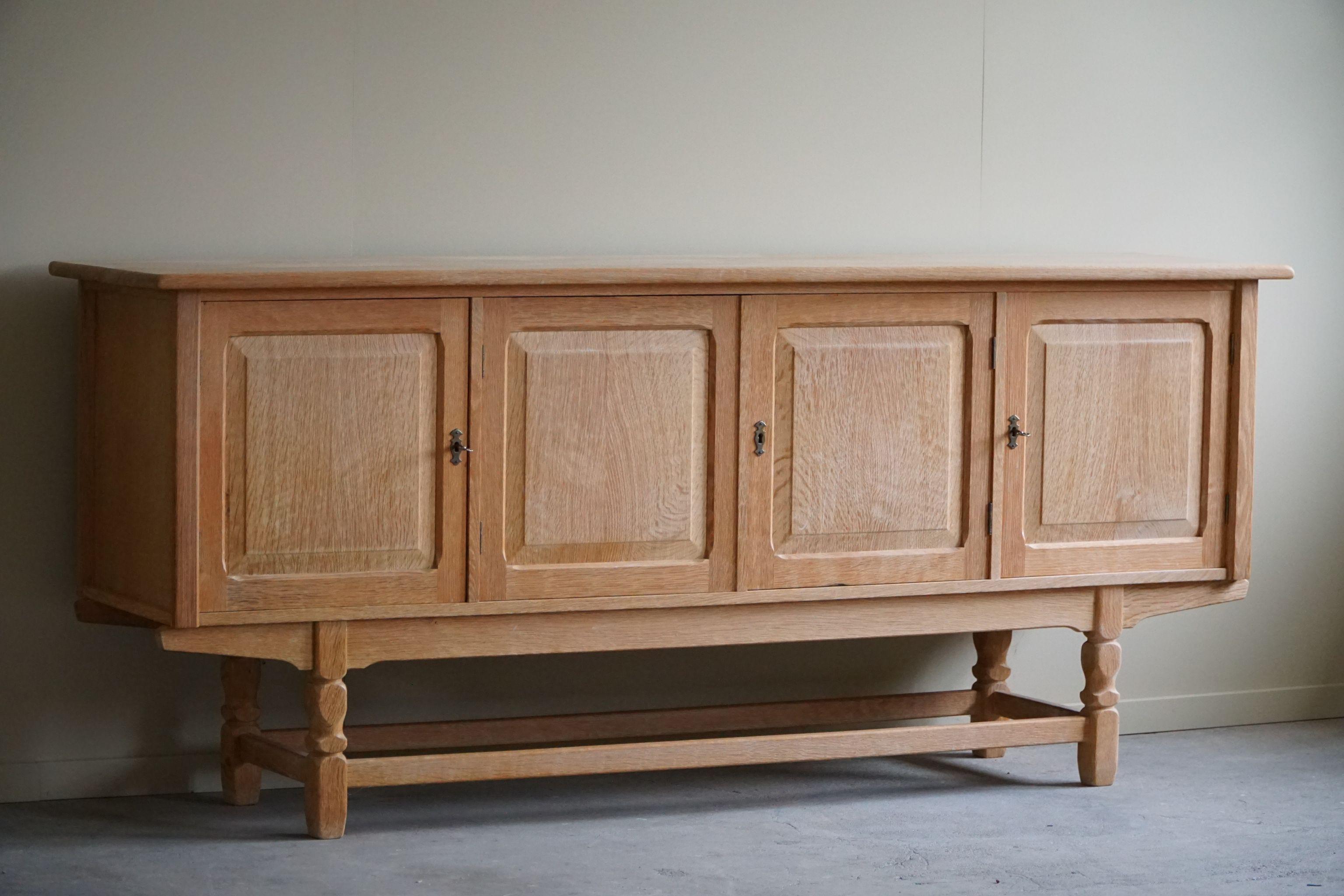 Danish Modern Low Rectangular Brutalist Classic Sideboard in Oak, Made in 1960s In Good Condition In Odense, DK