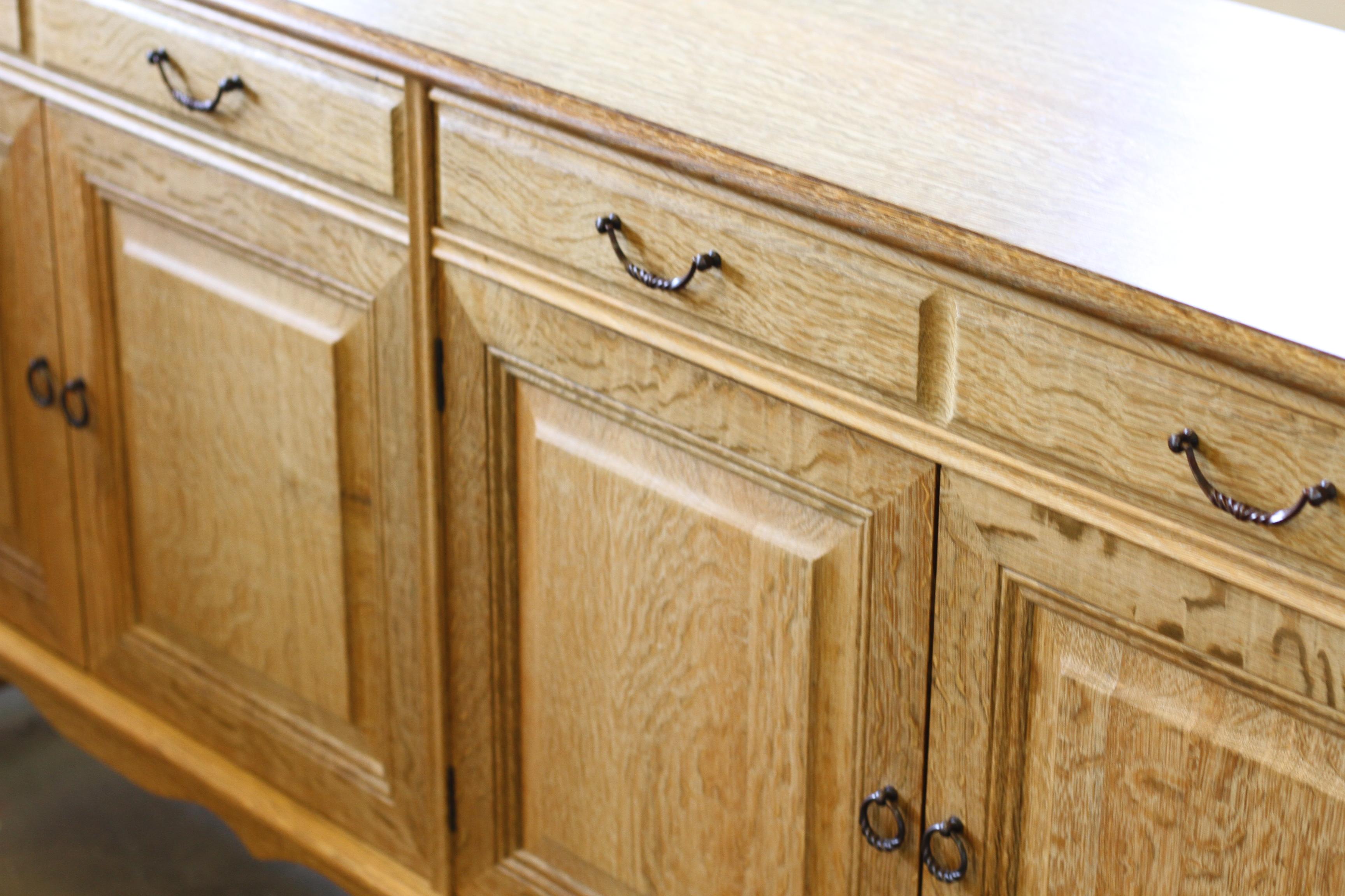 Danish Modern Low sideboard in Light Oak, 1987 Style of Henning Kjærnulf In Good Condition For Sale In Store Heddinge, DK