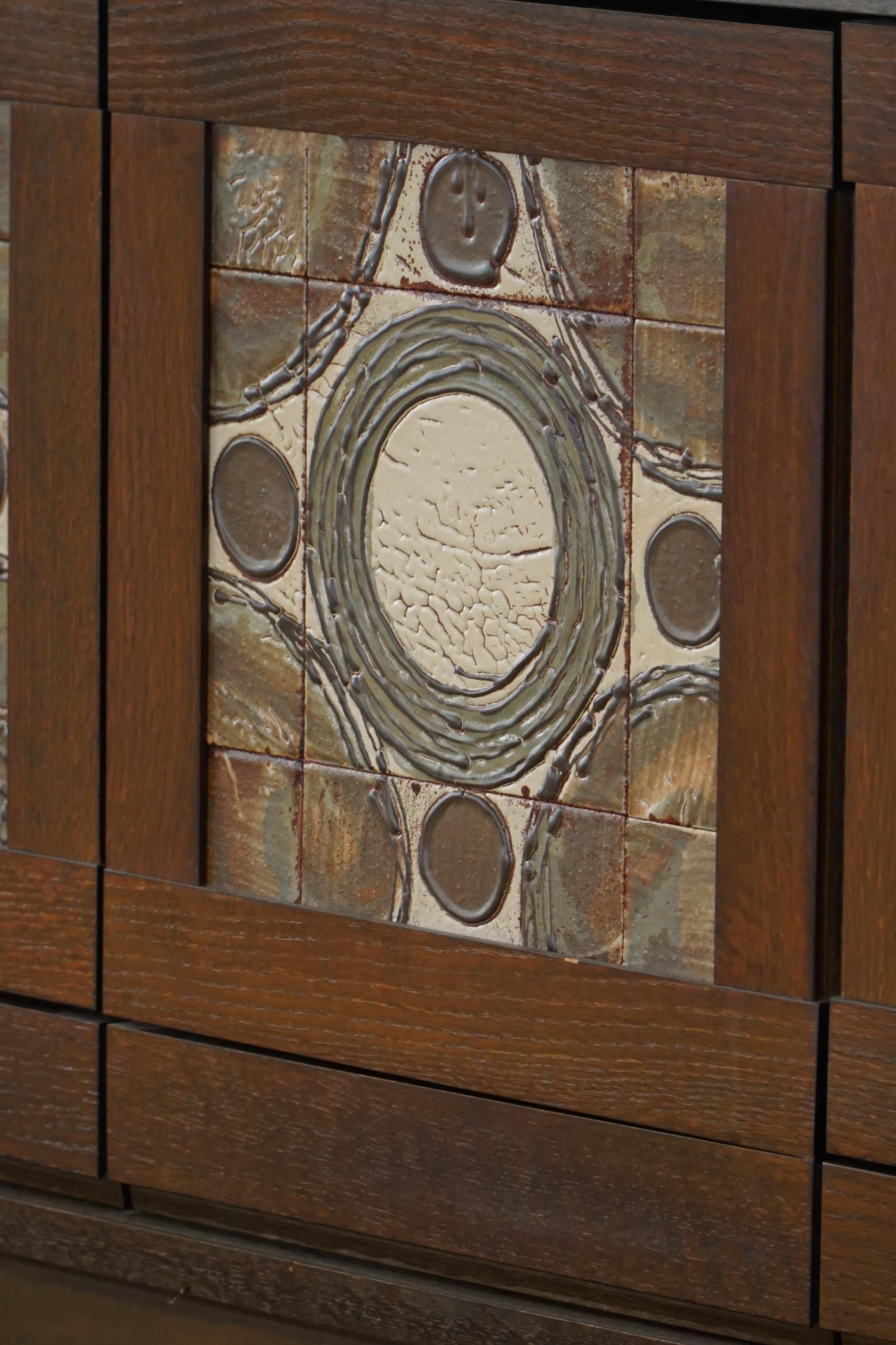 Buffet bas moderne danois en chêne et carreaux de céramique, fabriqué par Skovby, années 1970 en vente 5