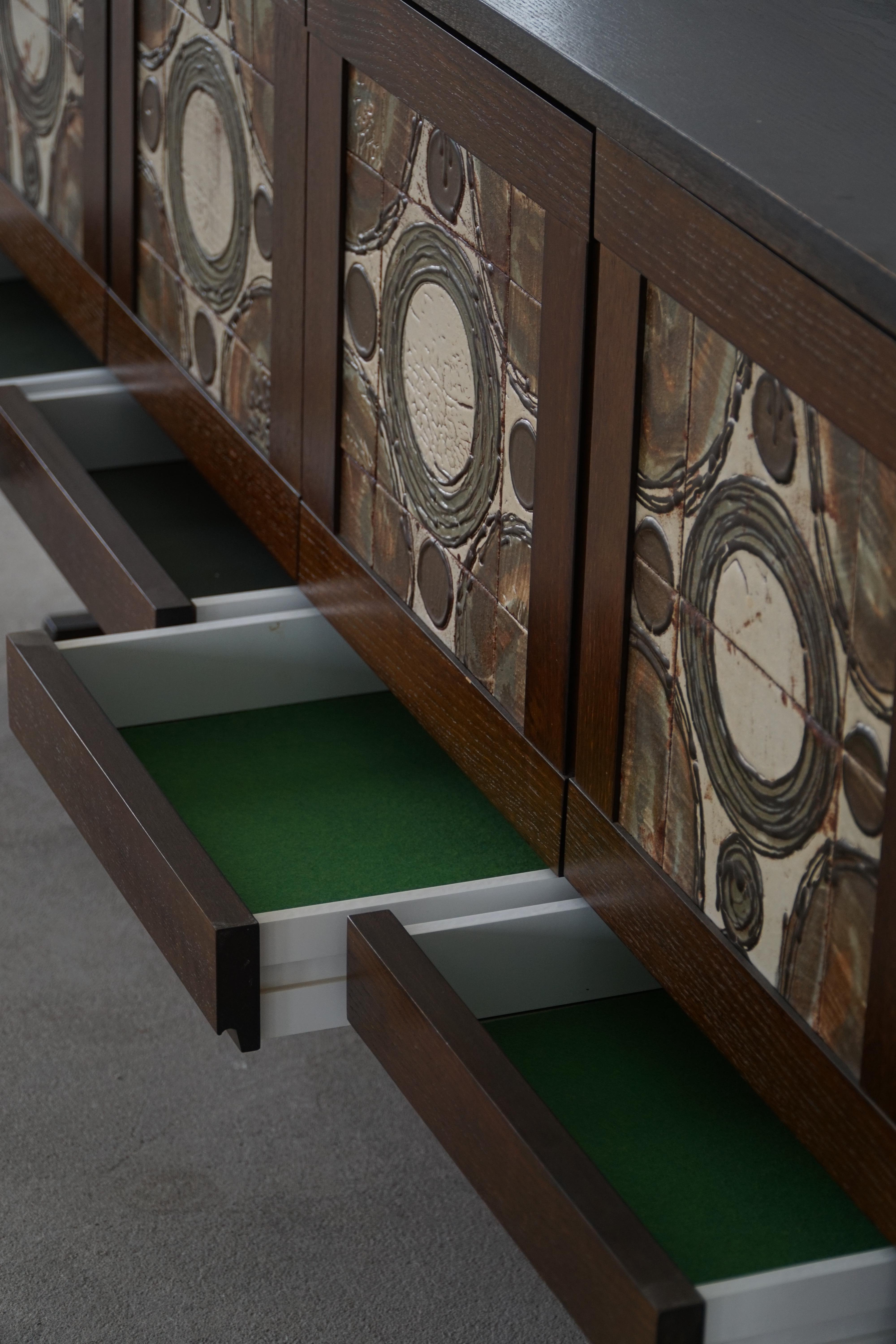 Buffet bas moderne danois en chêne et carreaux de céramique, fabriqué par Skovby, années 1970 en vente 6
