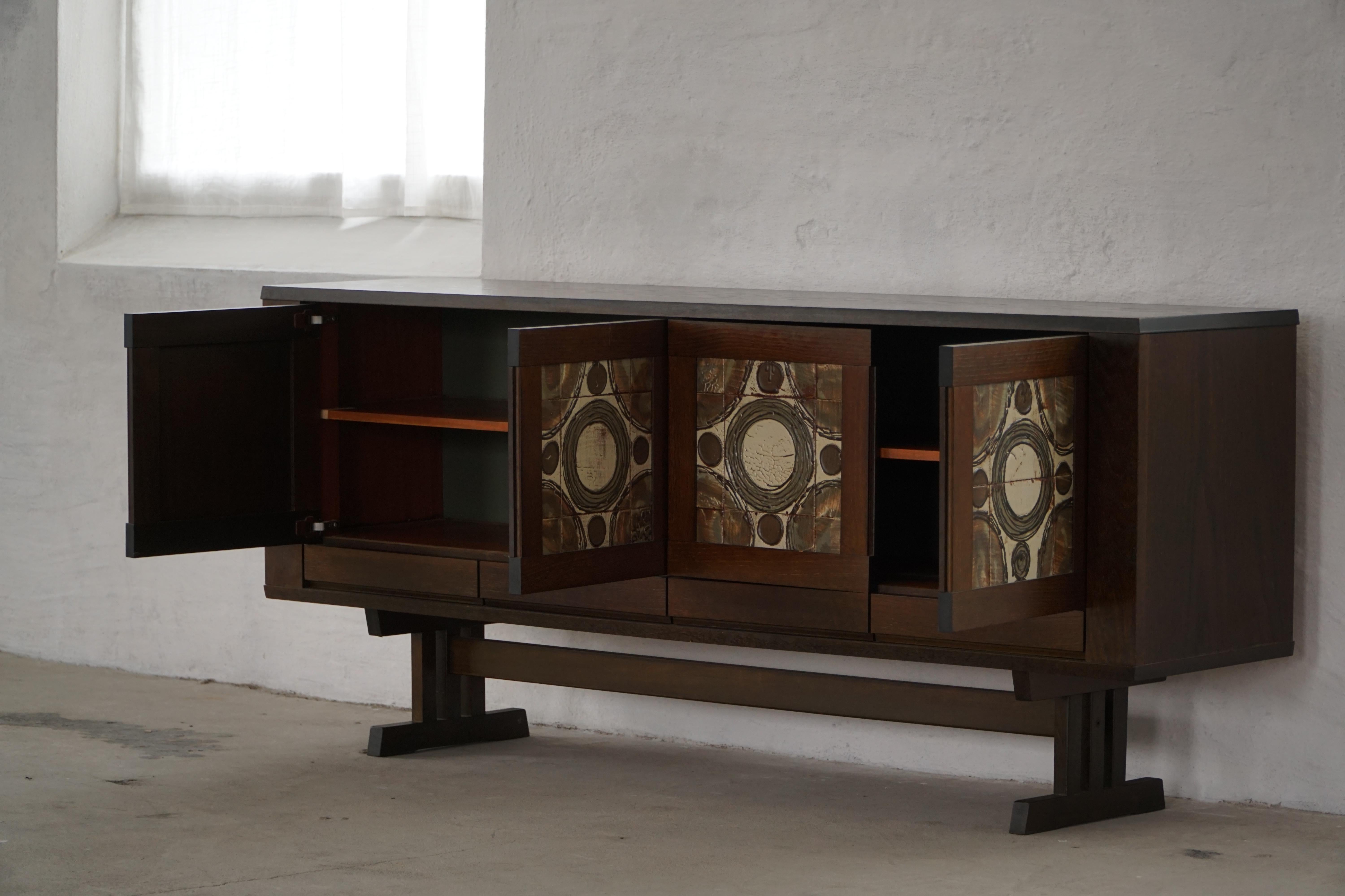 Buffet bas moderne danois en chêne et carreaux de céramique, fabriqué par Skovby, années 1970 en vente 8