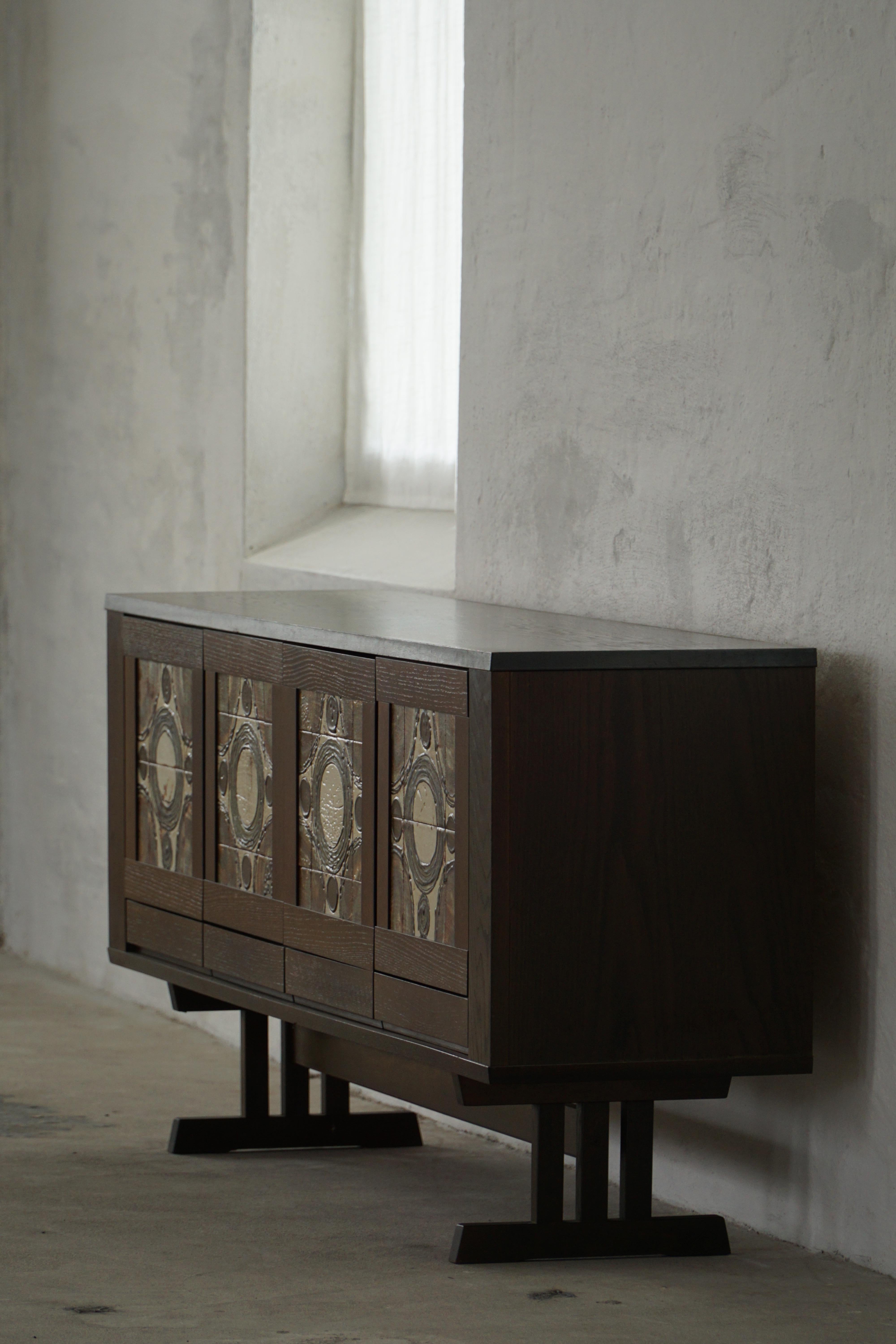 Buffet bas moderne danois en chêne et carreaux de céramique, fabriqué par Skovby, années 1970 en vente 9