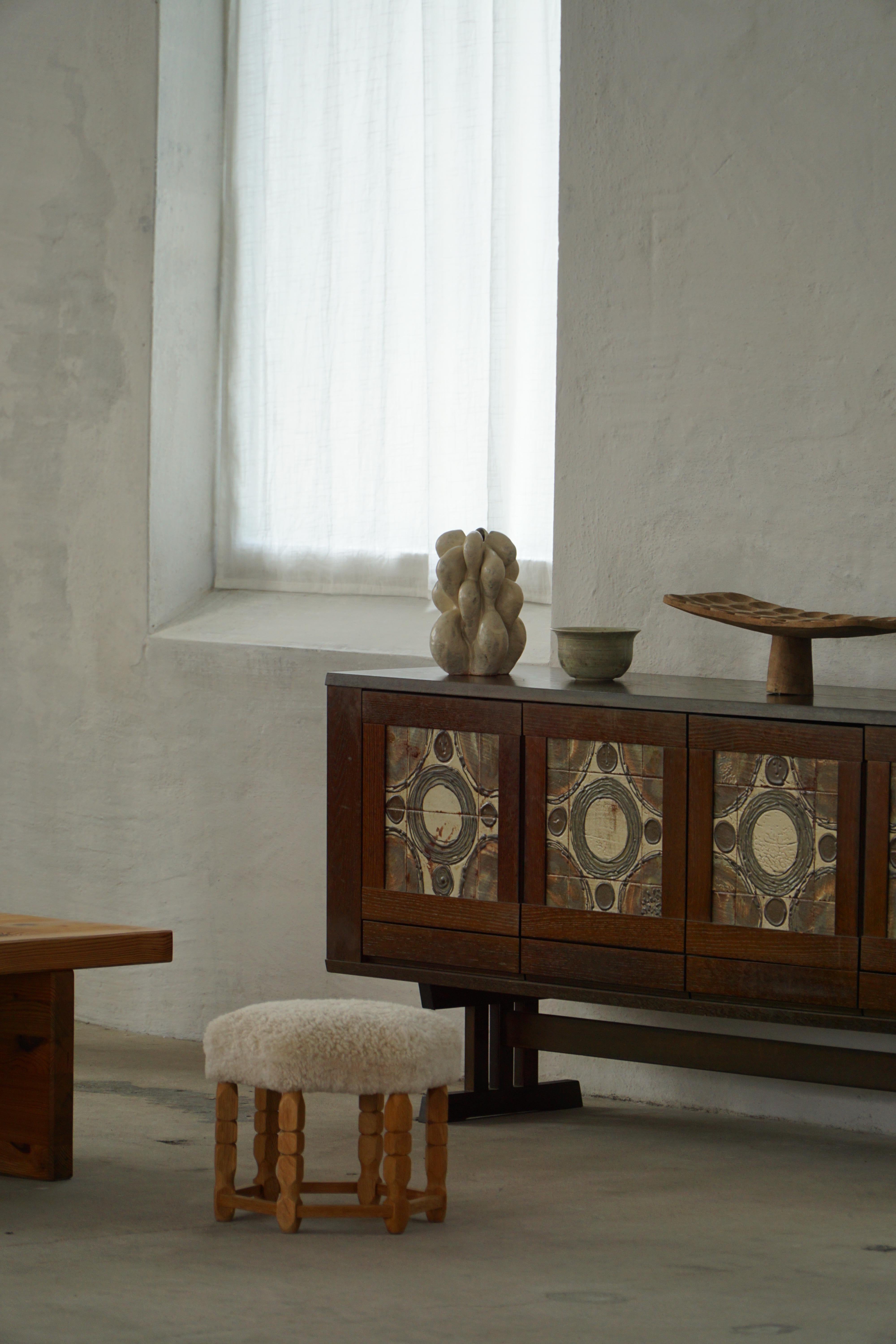 Buffet bas moderne danois en chêne et carreaux de céramique, fabriqué par Skovby, années 1970 en vente 10