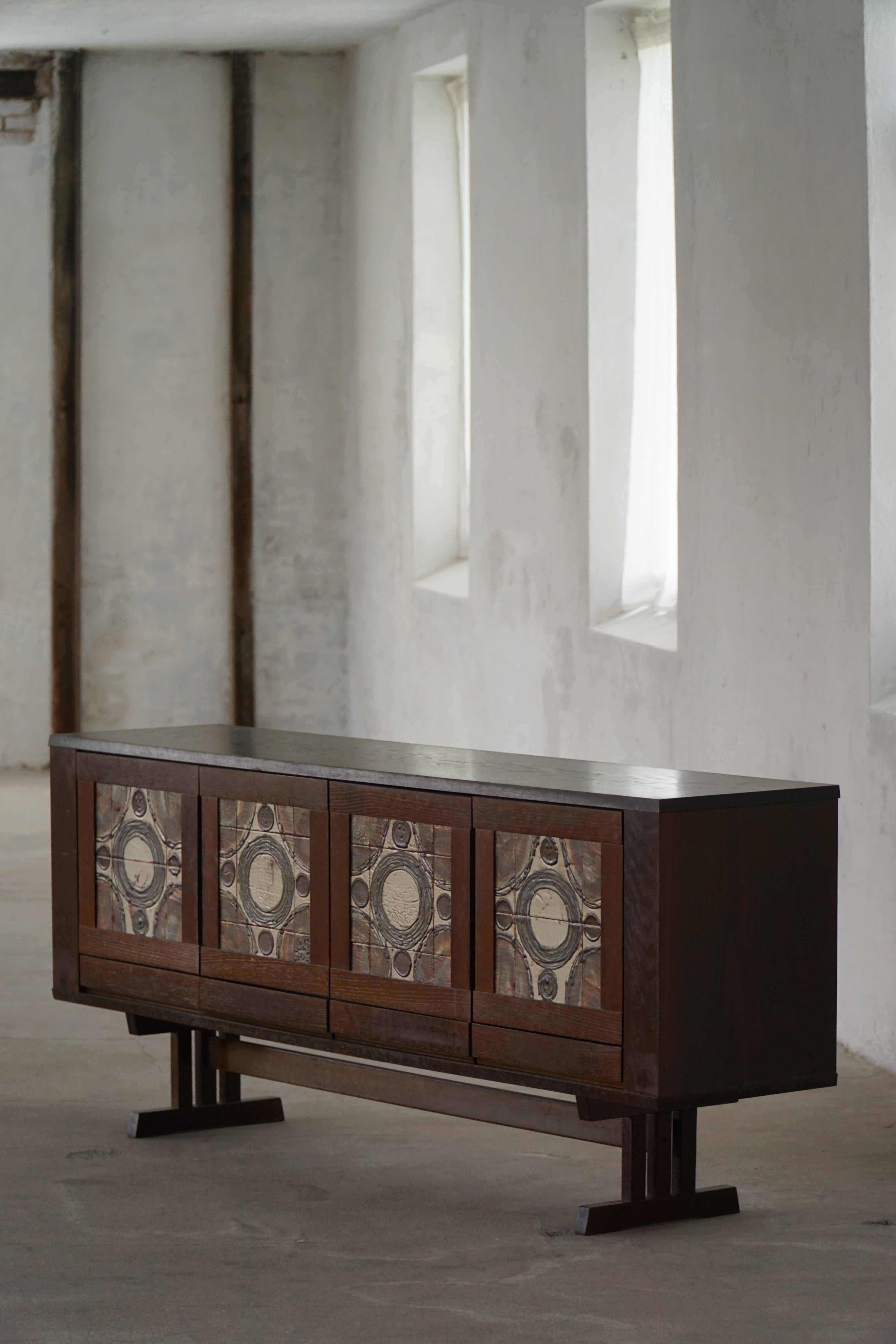 Buffet bas moderne danois en chêne et carreaux de céramique, fabriqué par Skovby, années 1970 en vente 11