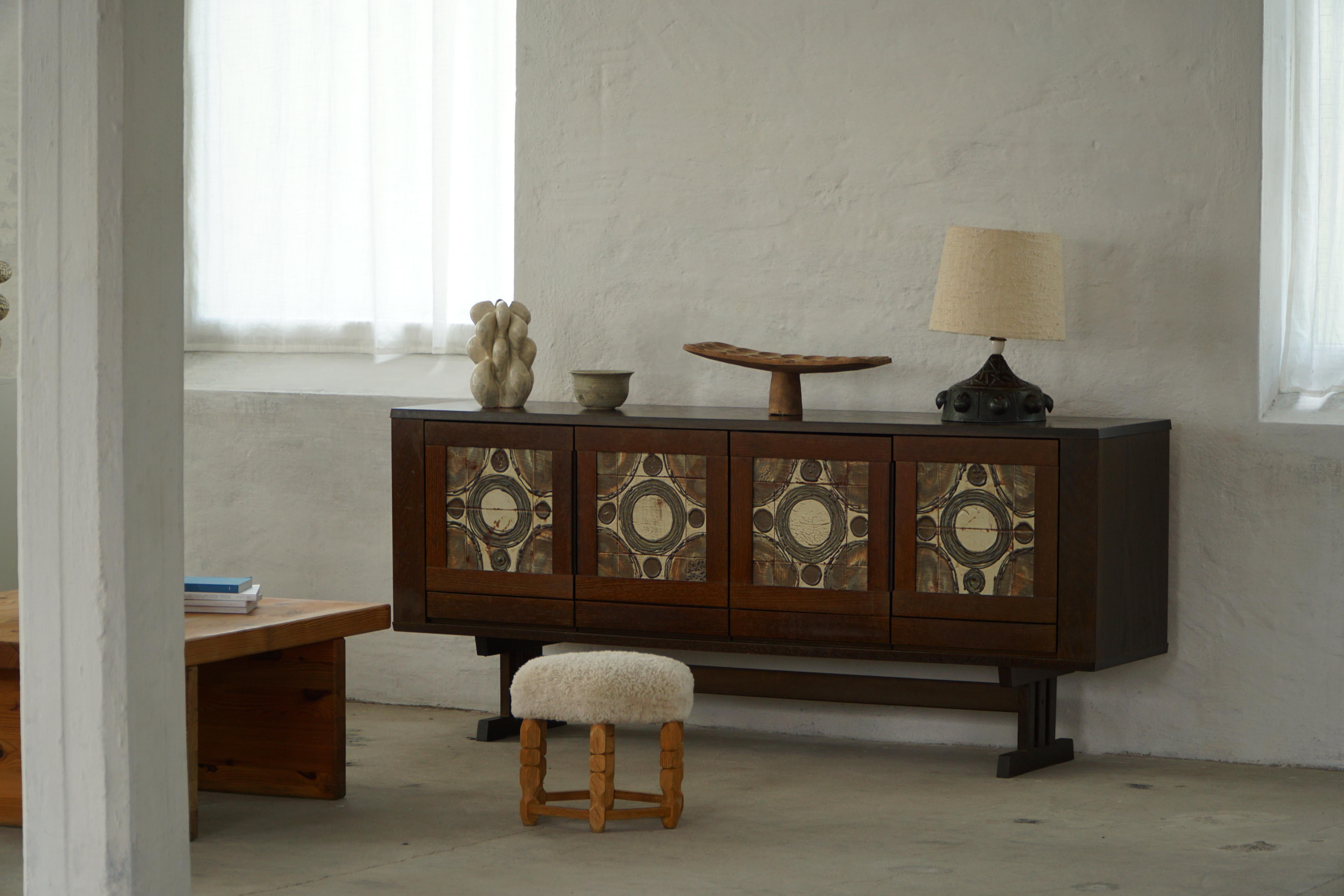 Mid-Century Modern Buffet bas moderne danois en chêne et carreaux de céramique, fabriqué par Skovby, années 1970 en vente