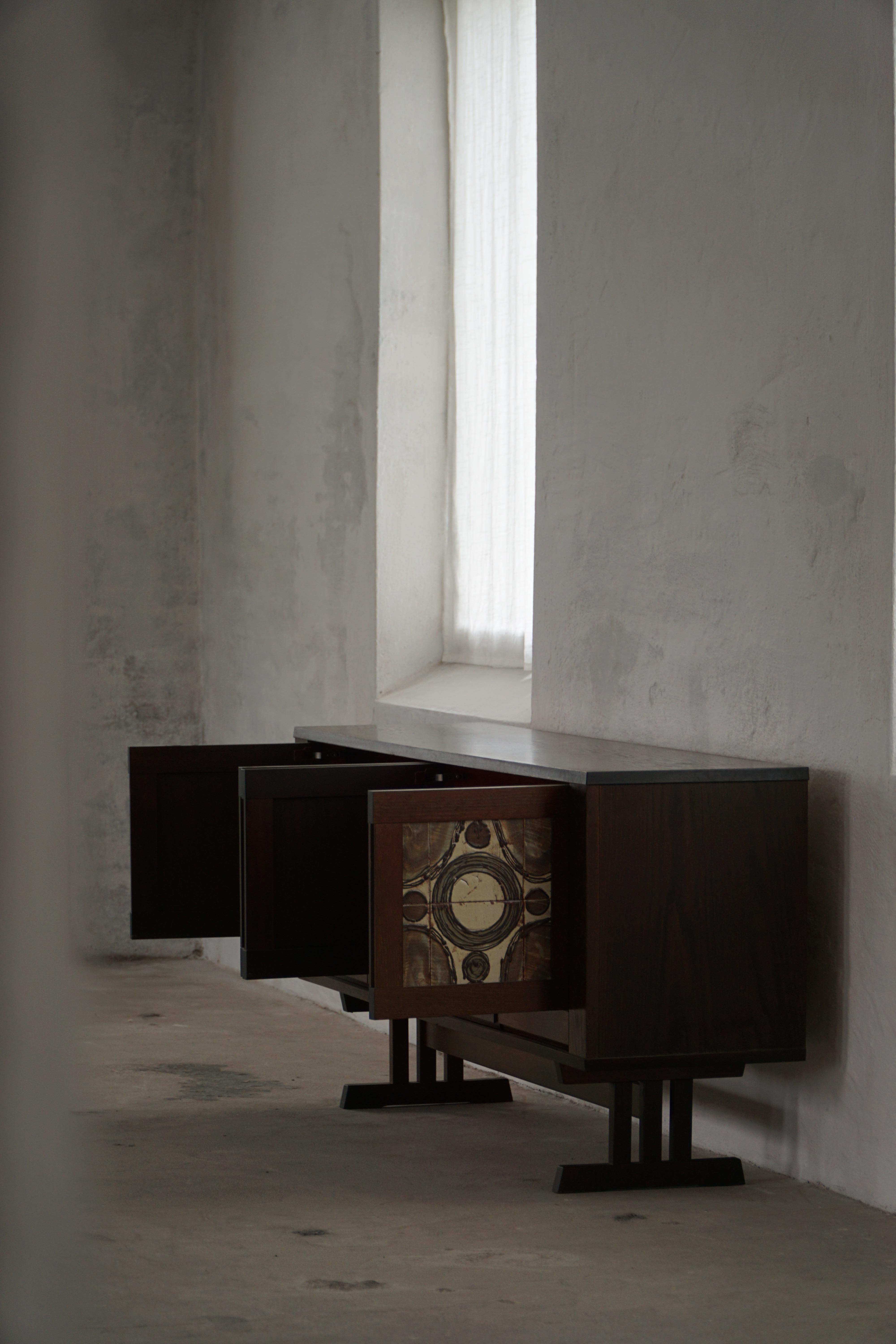 20ième siècle Buffet bas moderne danois en chêne et carreaux de céramique, fabriqué par Skovby, années 1970 en vente