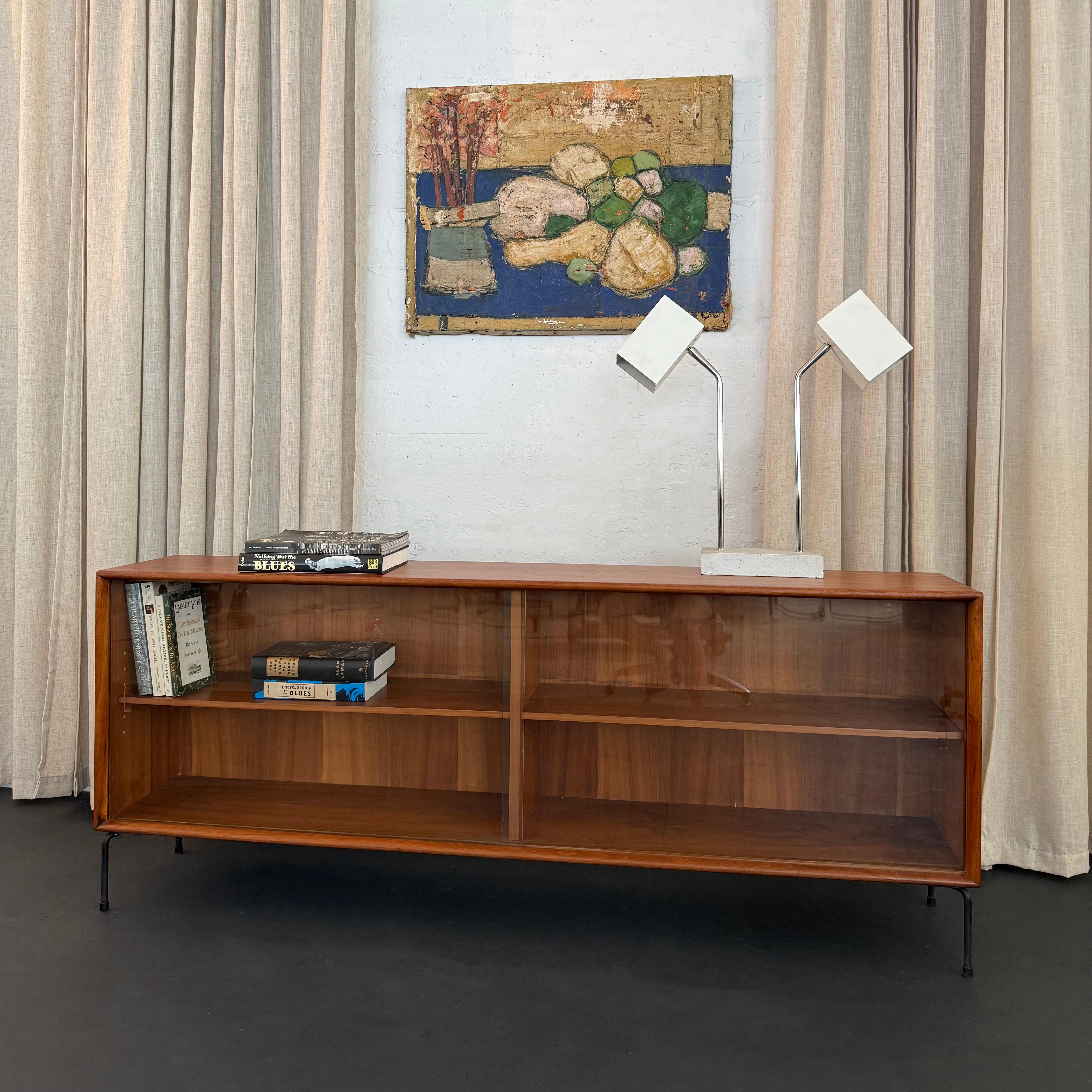 Danish Modern Low Teak Credenza By Axel Christensen For Aco Møbler In Good Condition For Sale In Brooklyn, NY