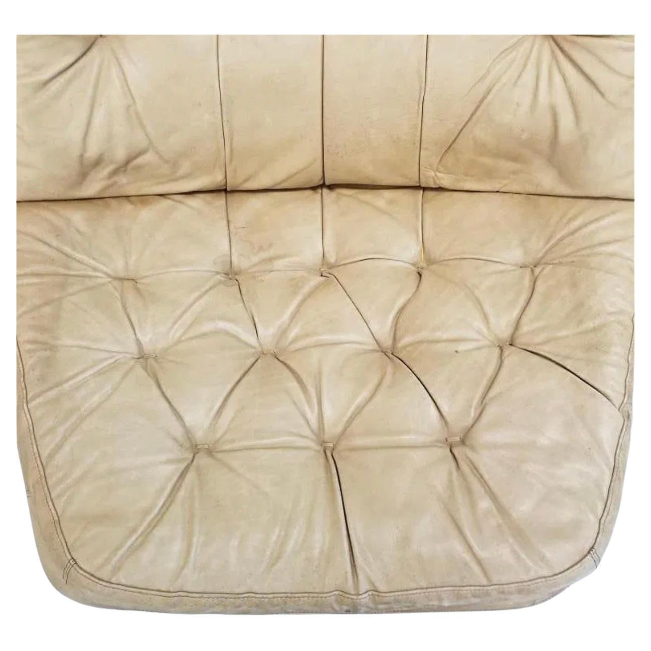 Sillón giratorio danés moderno Madsen & Schubell de piel tostada con otomana Carpintería en venta