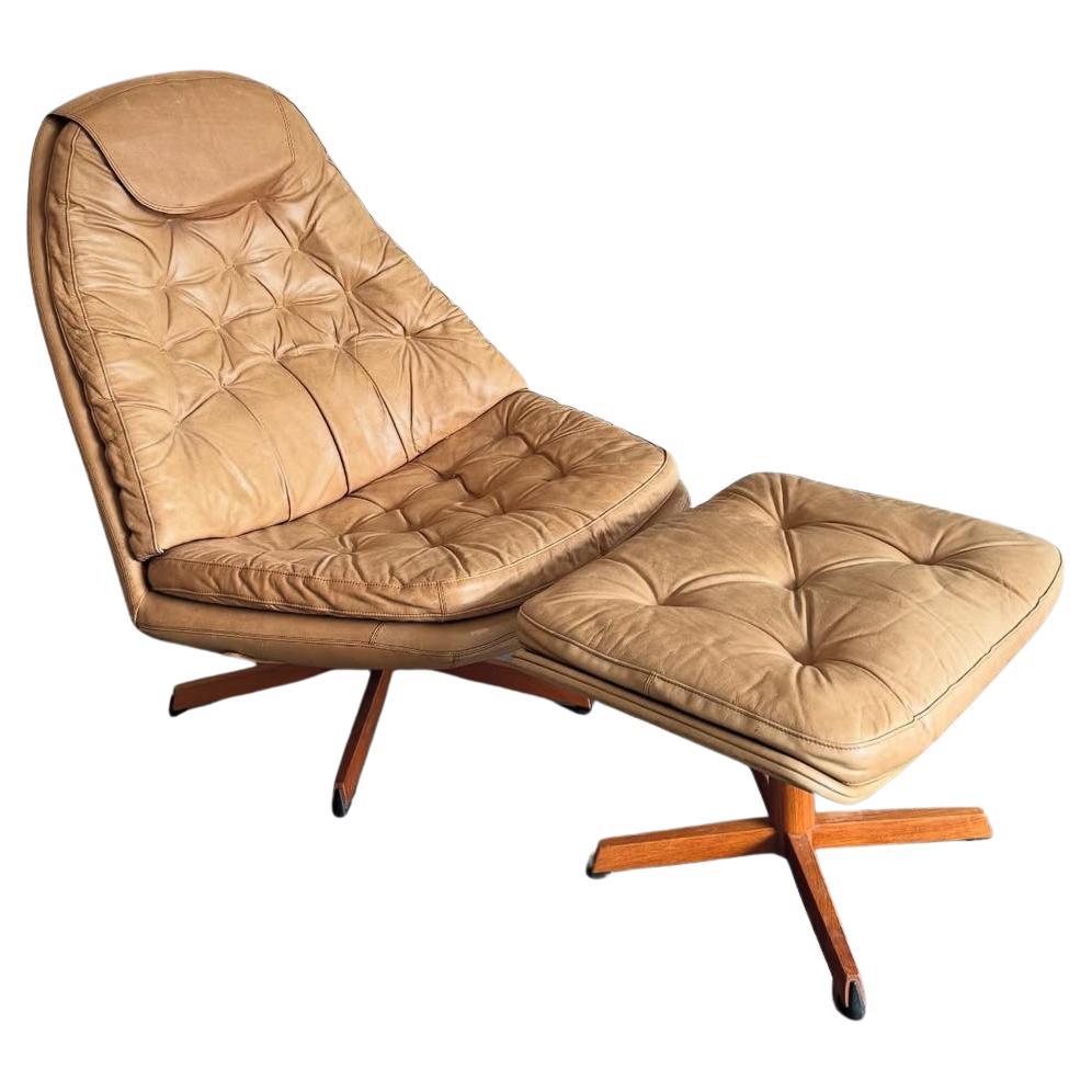 Dänischer moderner drehbarer dänischer Madsen 
Schubell-Loungesessel aus hellbraunem Leder mit Ottomane