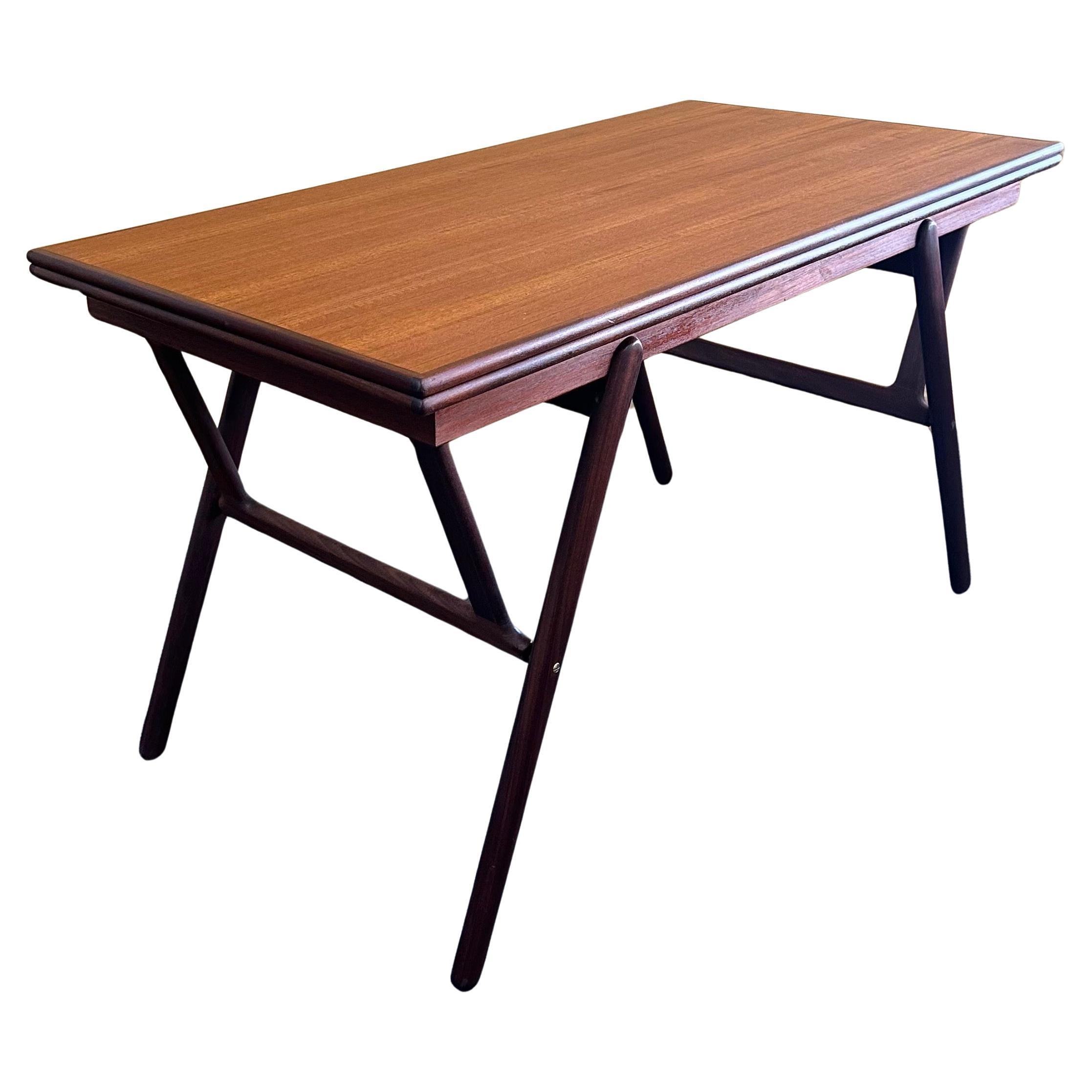 Scrivania / tavolo da pranzo / tavolino in teak regolabile "Magic", danese e moderno in vendita