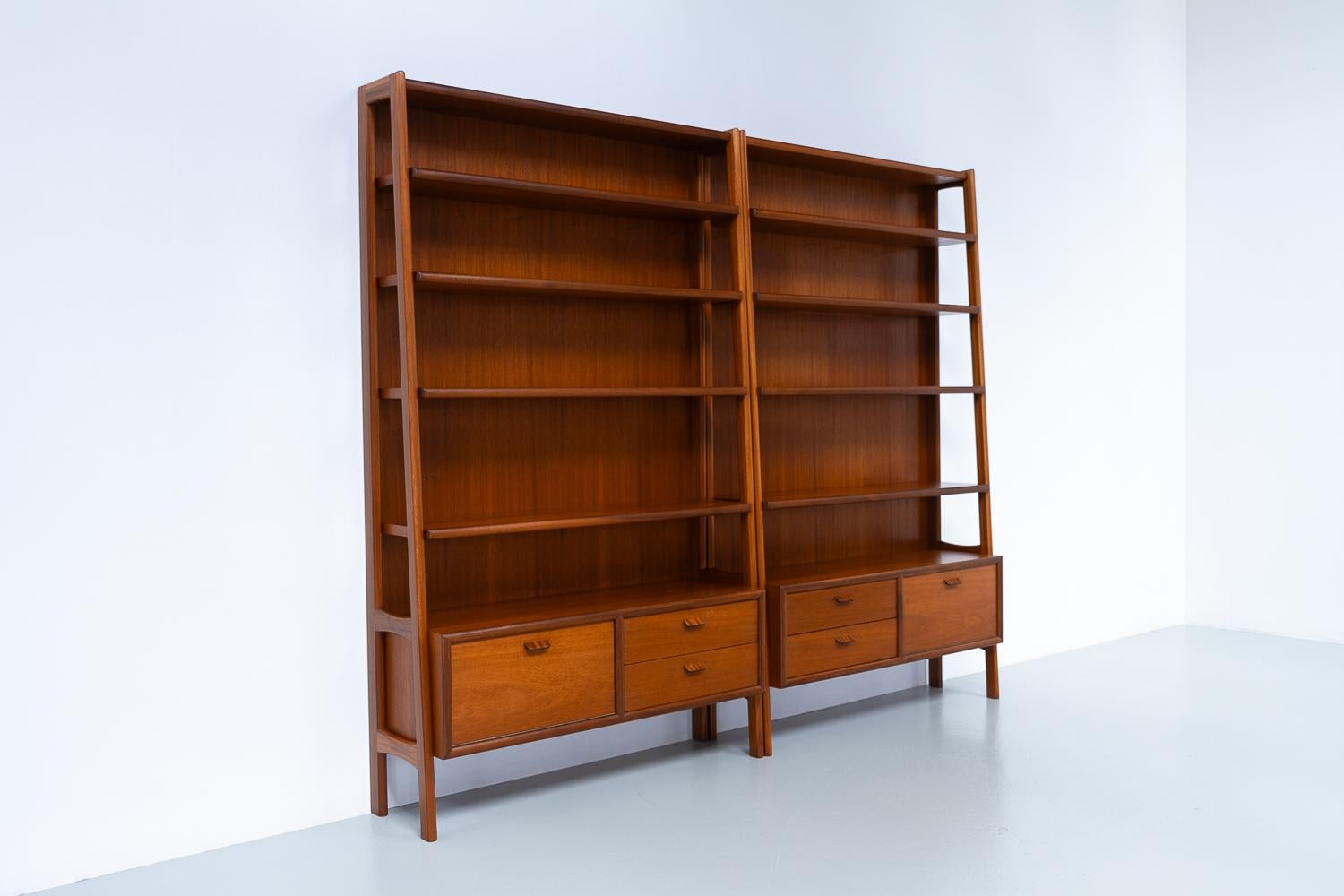 Dänische moderne Mahagoni-Bücherregale, 1960er-Jahre. Satz von 2. 10