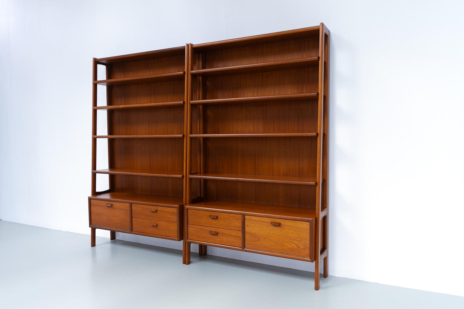 Dänische moderne Mahagoni-Bücherregale, 1960er-Jahre. Satz von 2. 11