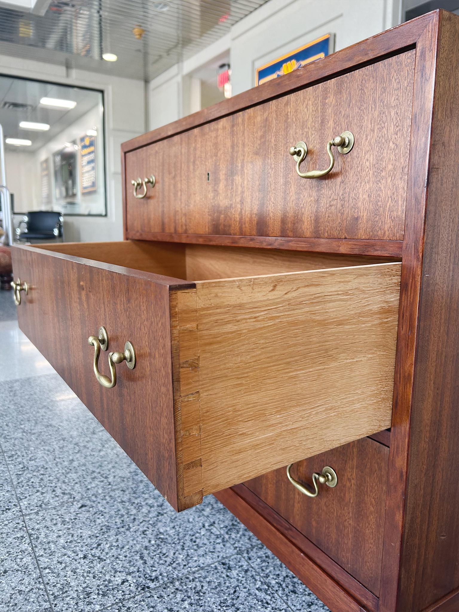 Cómoda moderna danesa de caoba de Ole Wanscher en venta 3