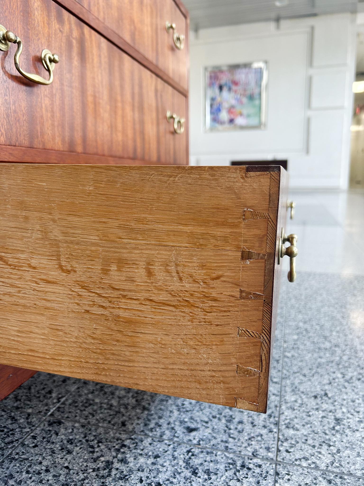 Cómoda moderna danesa de caoba de Ole Wanscher en venta 5