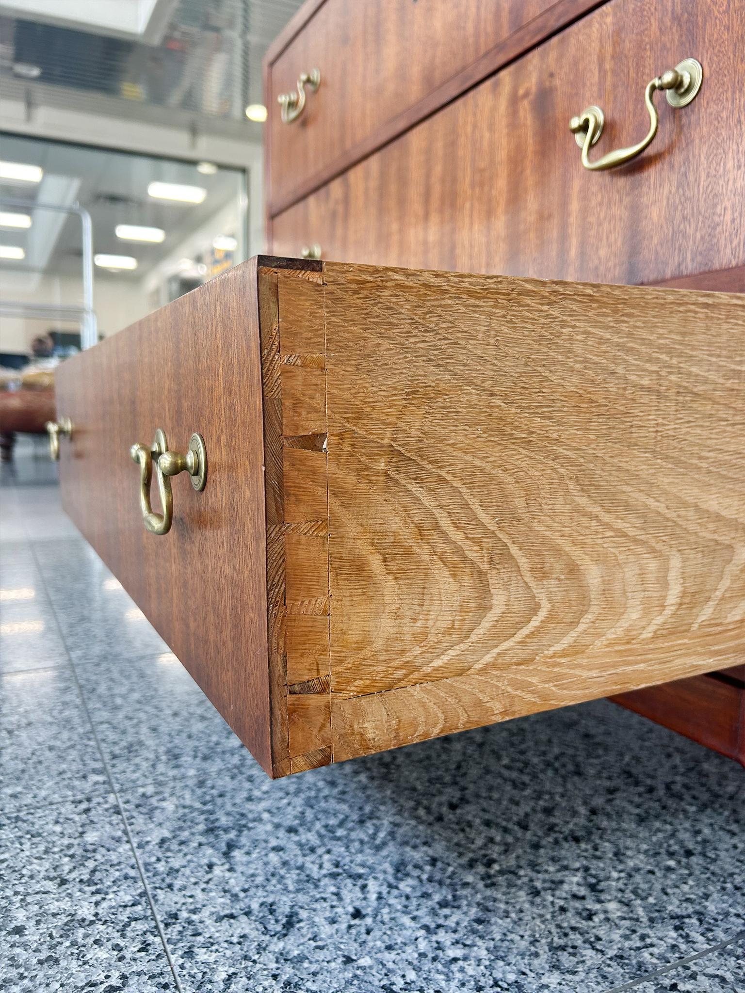 Cómoda moderna danesa de caoba de Ole Wanscher en venta 6