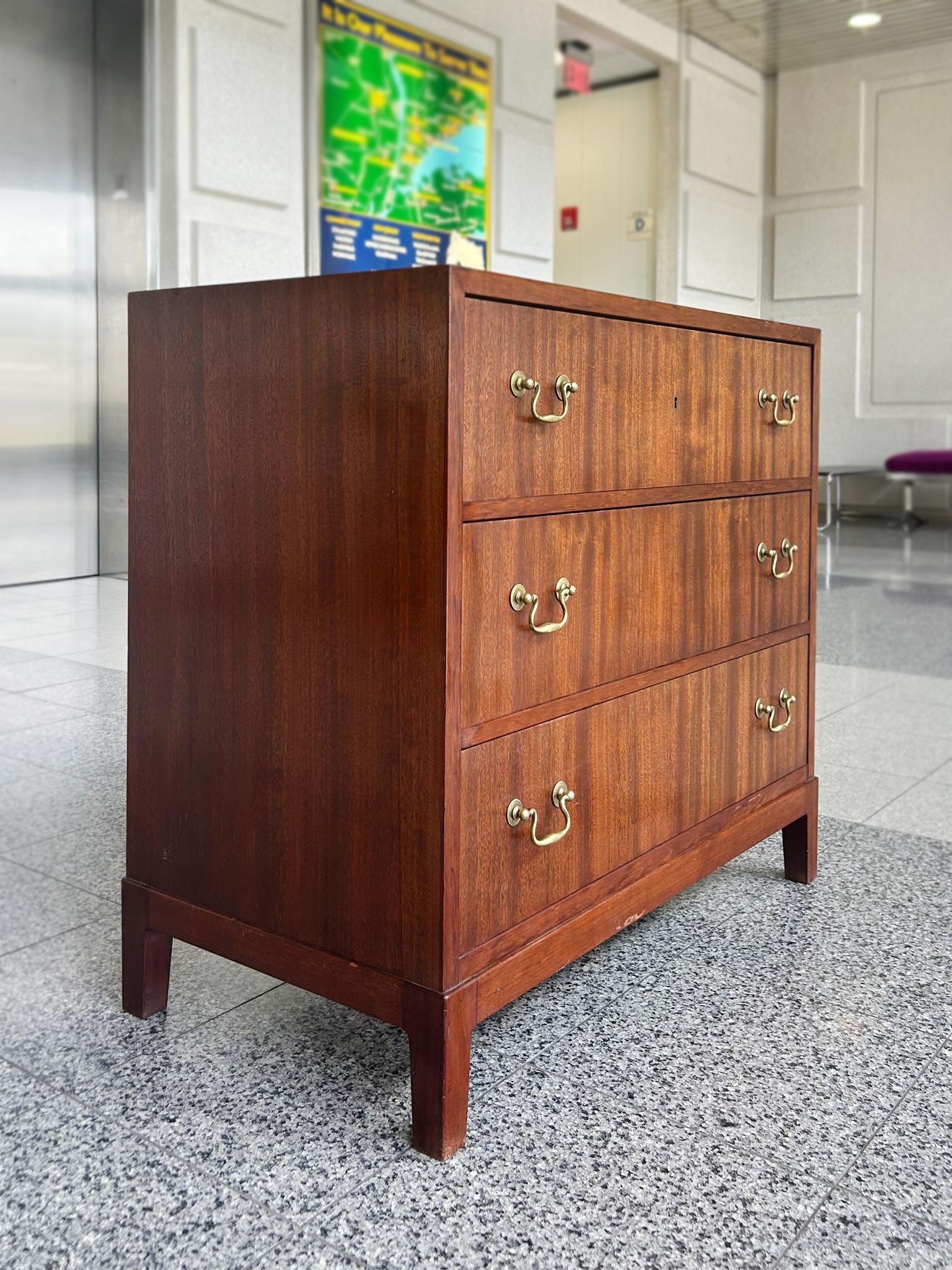 Cómoda moderna danesa de caoba de Ole Wanscher Danés en venta