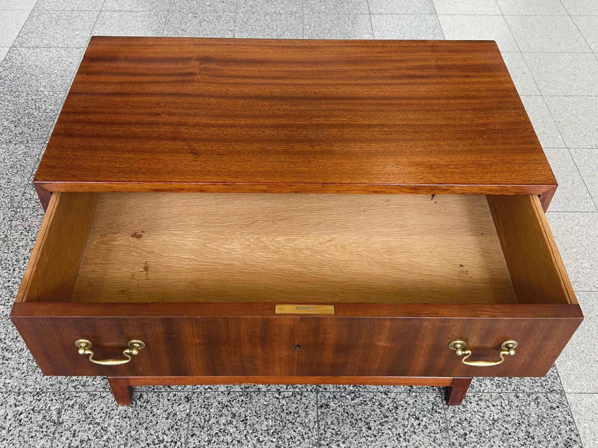 Cómoda moderna danesa de caoba de Ole Wanscher en Bueno estado para la venta en New York, NY