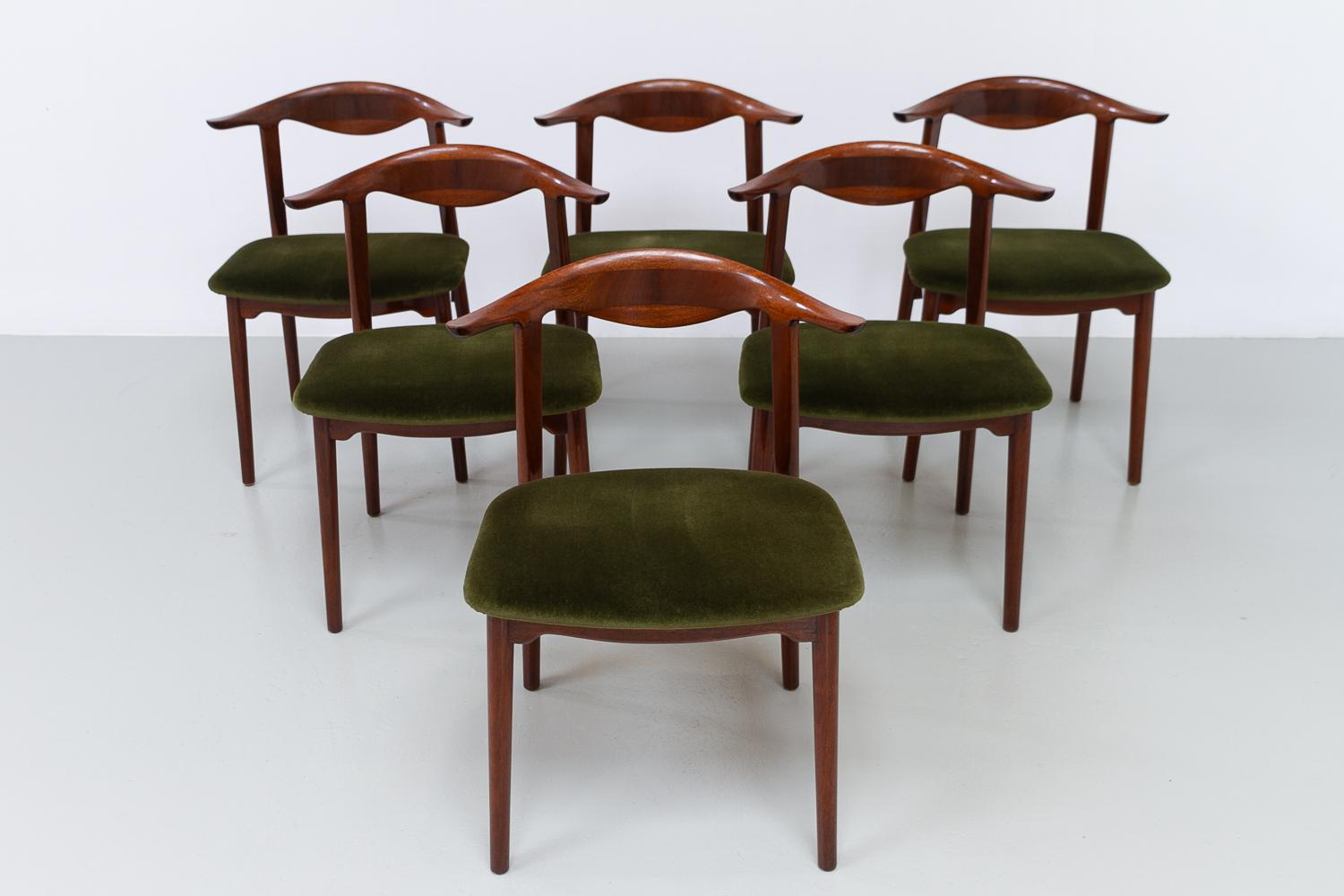 Sedie moderne danesi in mogano Cowhorn degli anni '40, set di 6 pezzi.

Sedie da pranzo in corno di mucca del primo Novecento scandinavo, in mogano massiccio, realizzate in Danimarca. Schienali scultorei dalle linee meravigliose. Le linee dei
